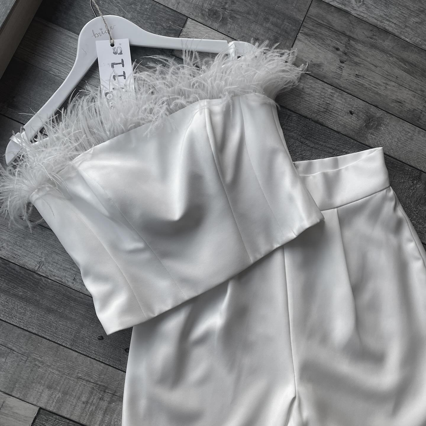 Two pieces are so IN right now&hellip; Brides you are all loving evening and second look options!🔥❤️&zwj;🔥

How unreal is this @kelseyrosebridal corset top and crepe trousers?!😍

More evening understated bridal coming real soon🎇