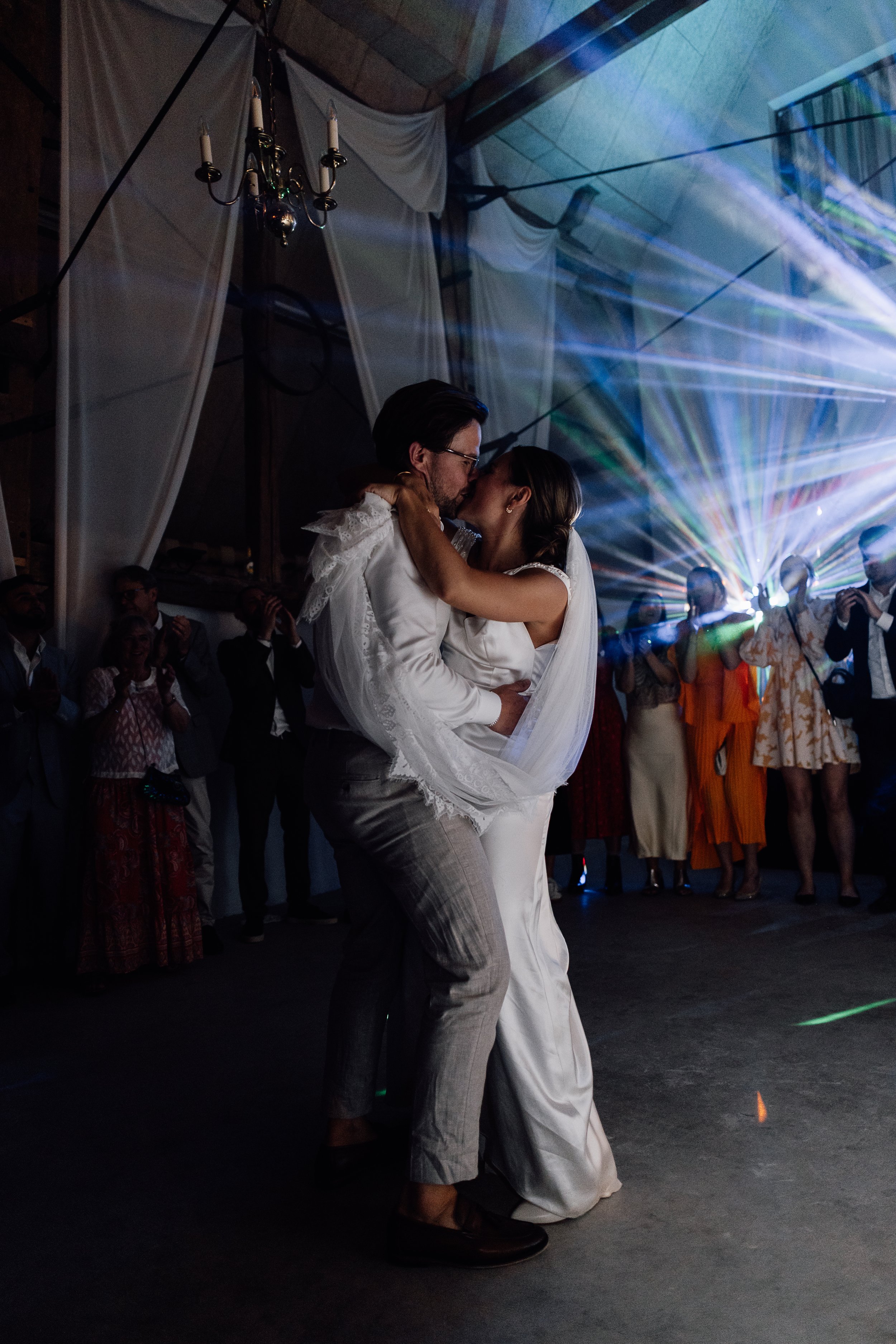Brudeparret på dansegulvet til Bryllup på Møllerup Gods