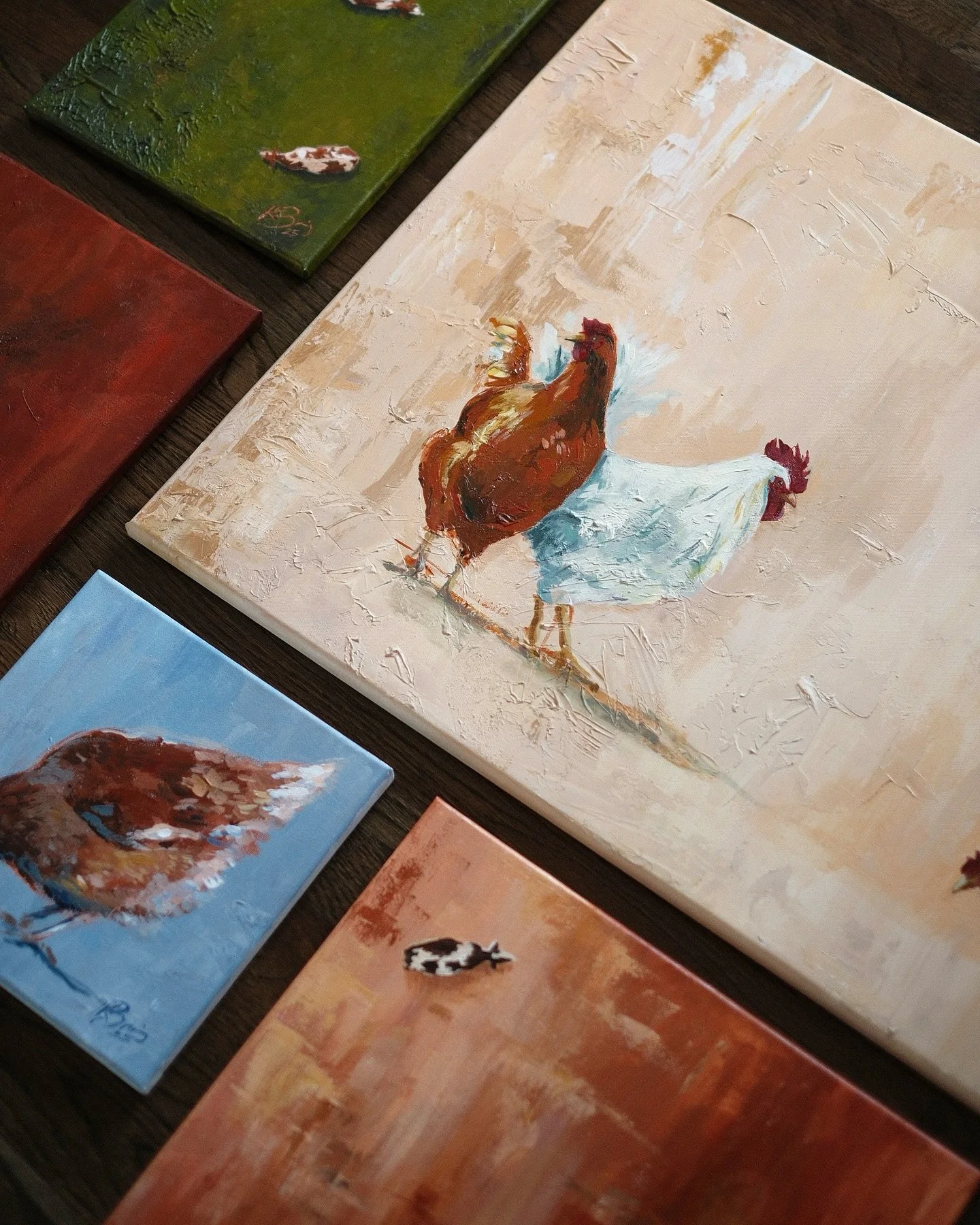The whole collection is slowly coming together! 🐓You&rsquo;d think the proximity to NYC would inspire me in a different way but oh well 😅

📸 @fujifilmx_us 

#acrylics #acrylicspainting #slowlife #artist #art #oiloncanvaspainting #artcollection