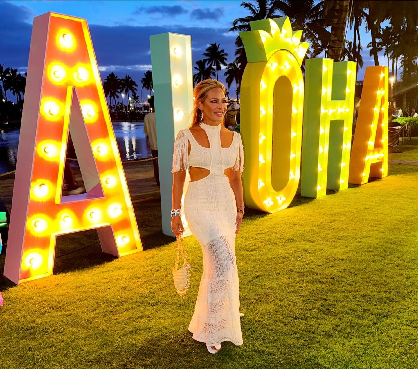 Aloha ☀️🌺🍍 

#worktogether #traveltogether #helpingothers