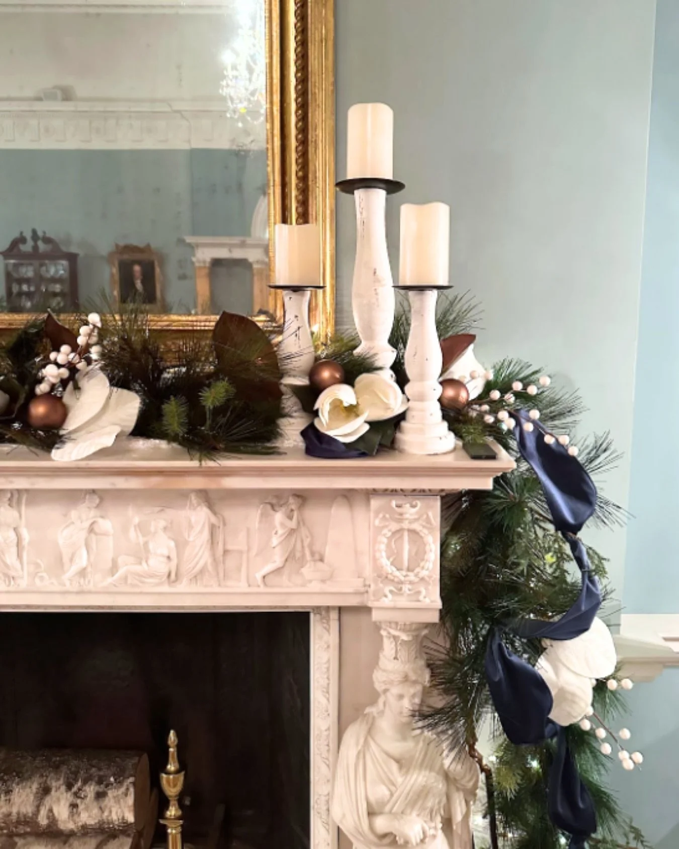 Can you believe Christmas is just 60 days away?! ✨🎁
Now’s the perfect time to book your spot for holiday decorating with Order & Co. Limited spots available! 
Whether you need help designing your dream look, setting everything up, taking