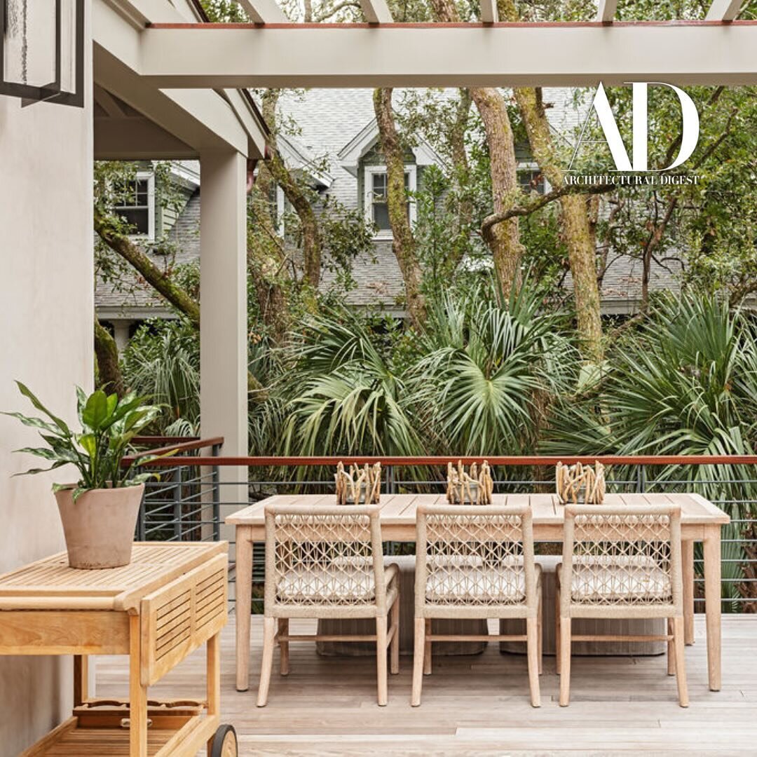 Spring is officially here which means more time spent outdoors! 🌸 Head over to @archdigest where @margaretdonaldsoninteriors shares her vision of an outdoor kitchen that&rsquo;s not just a cooking space but a seamless and functiontional extension of