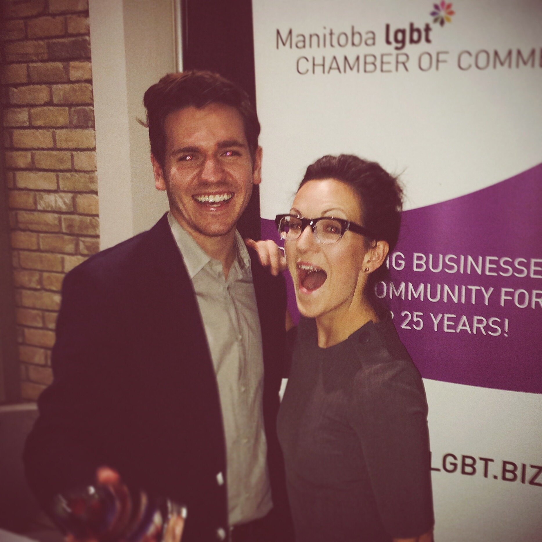  Fiers lauréats du prix de la Meilleure nouvelle entreprise de l'année décerné par la Chambre de commerce LGBTQ* du Manitoba . 