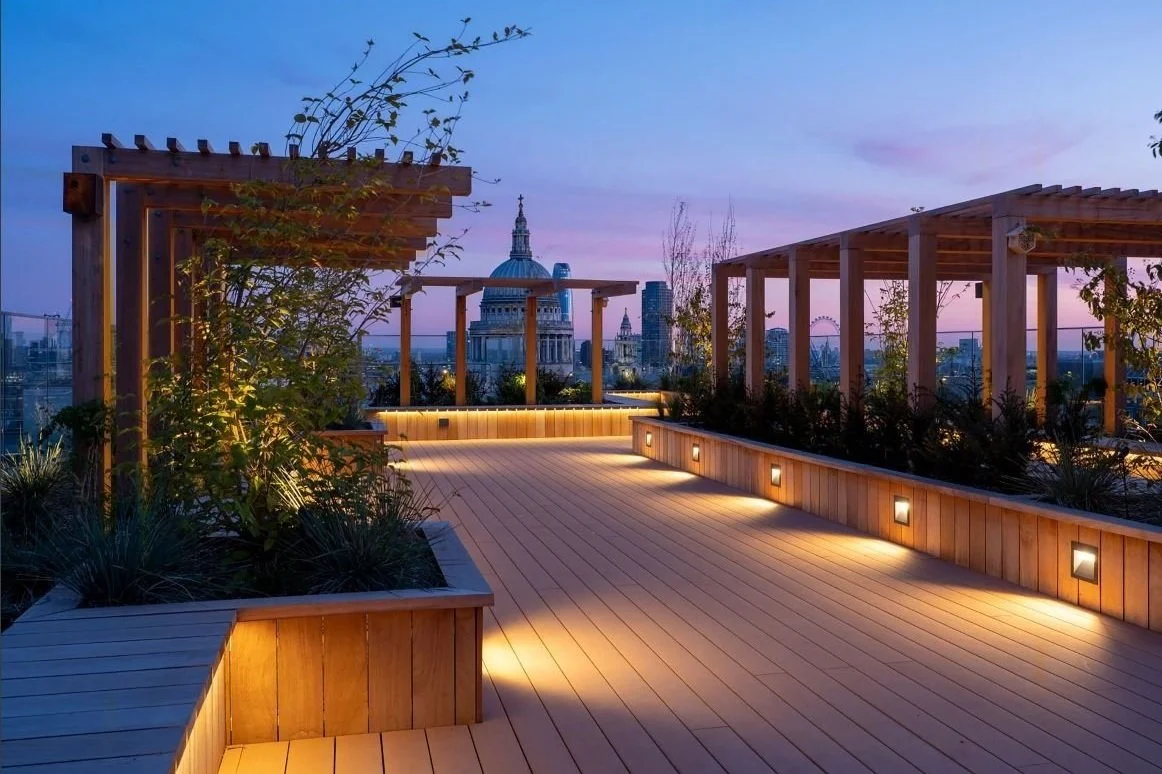 Shelley House terrace
Outdoor lighting for roof top in a office building
in the City of London