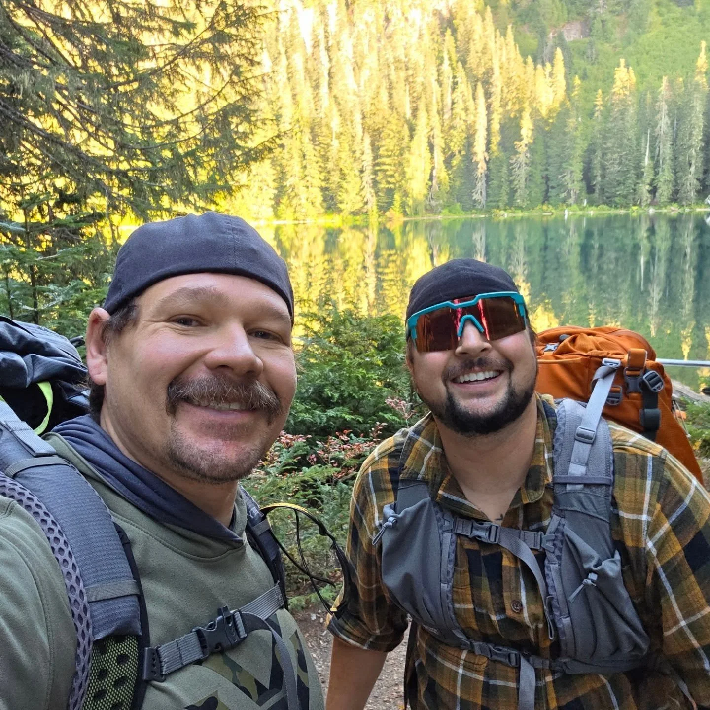 Nice little mountain trip.
Found some hedgehog mushrooms and bolete 

#wander
#mushroomforager
#backpacking