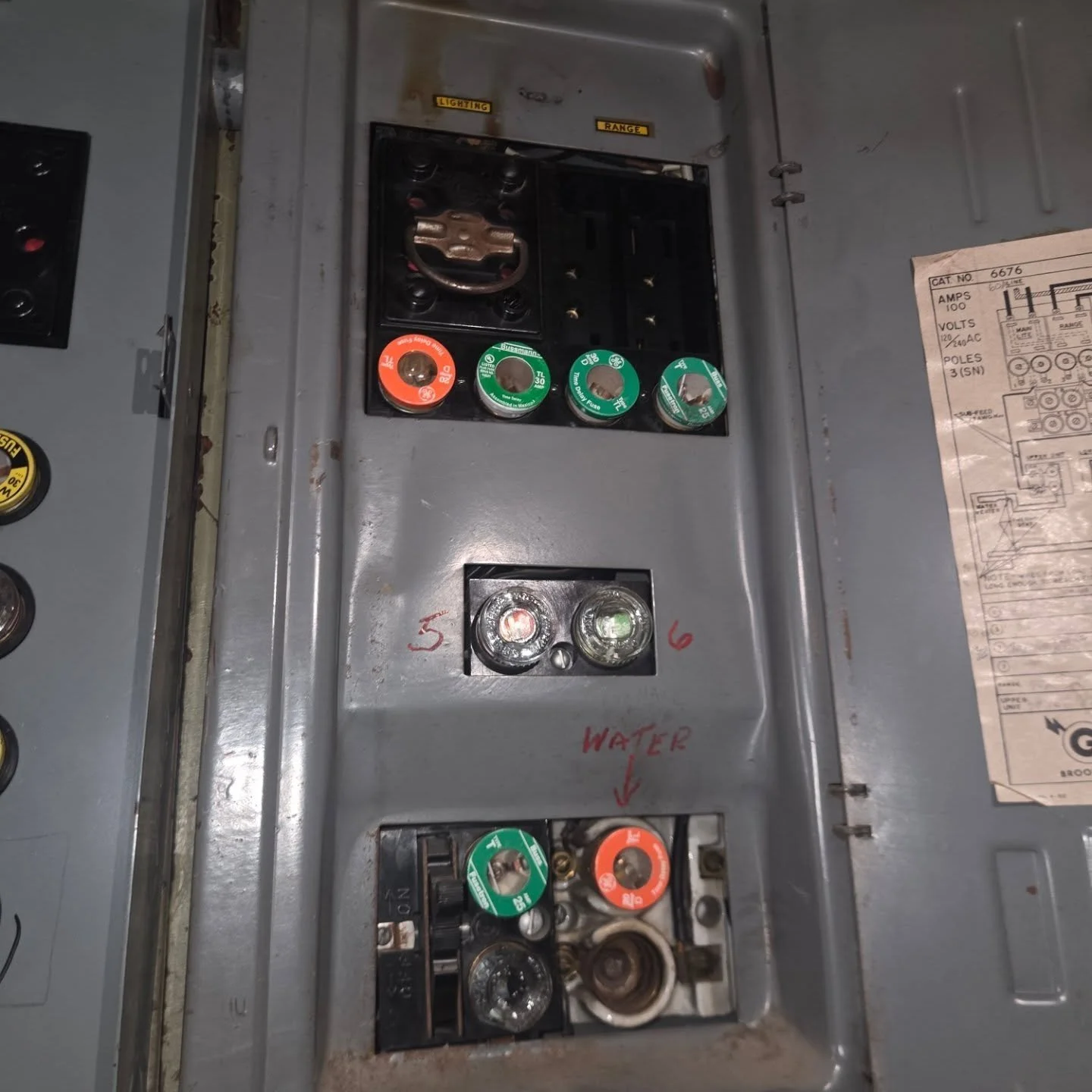 Anyone want to guess how old this fuse box is?
Knob and tube galore!
Time for an update!