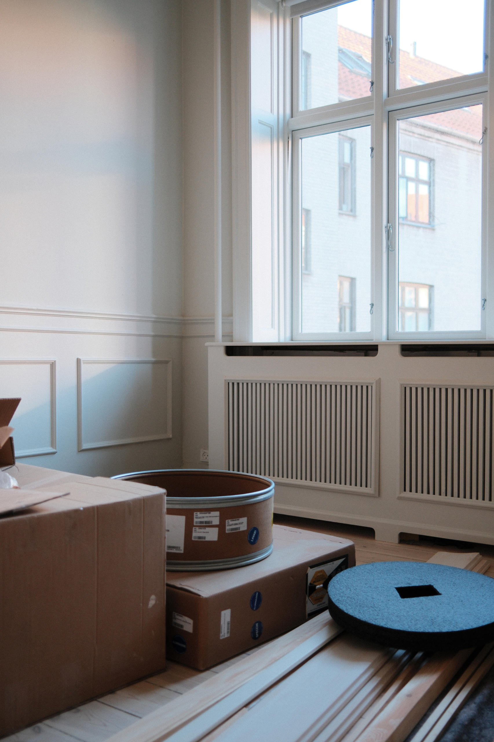 Lejlighed på østerbro under gennemgribende renovering med specialsnedkeri, nye gulve og installationer.