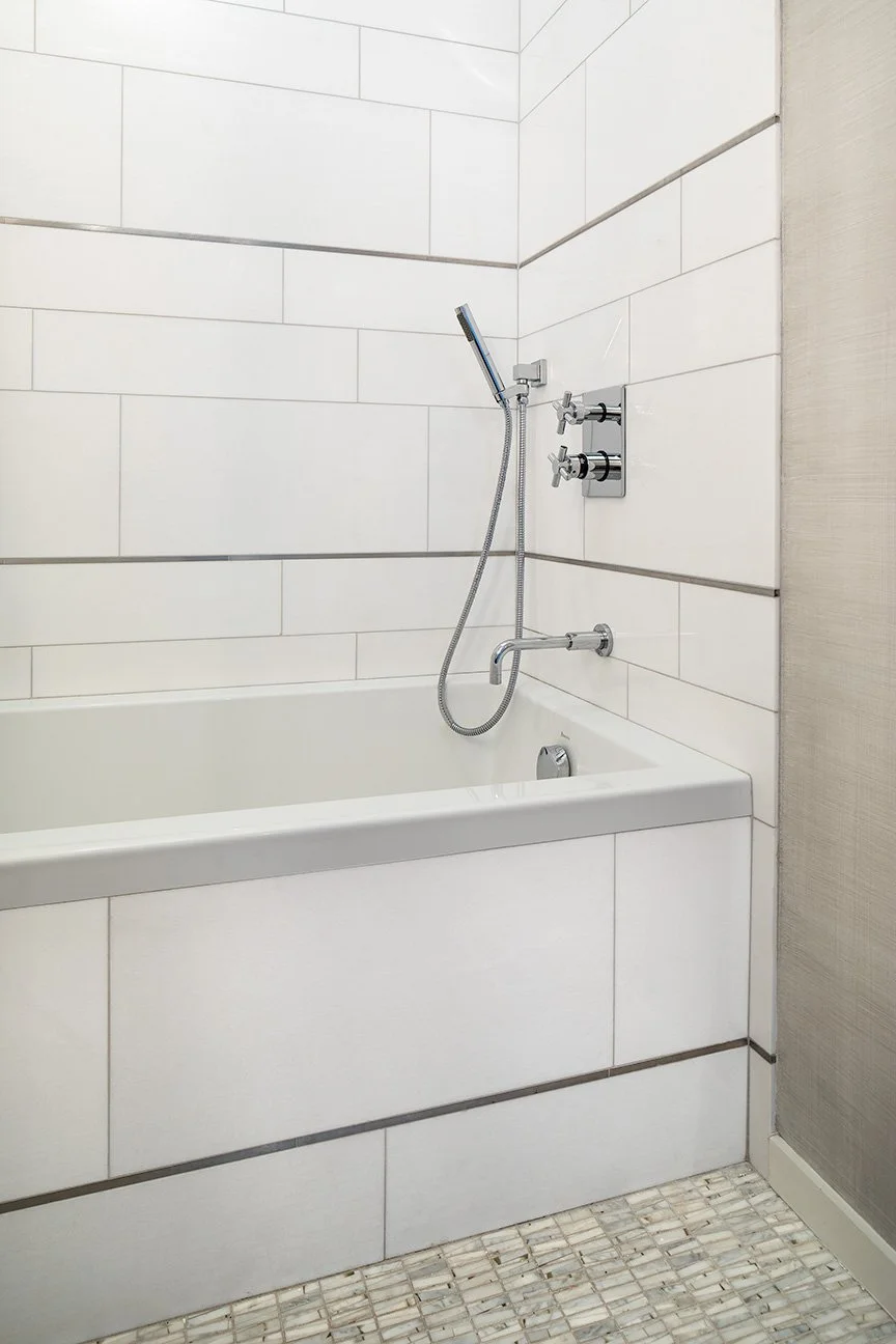 foyer bath.JPG