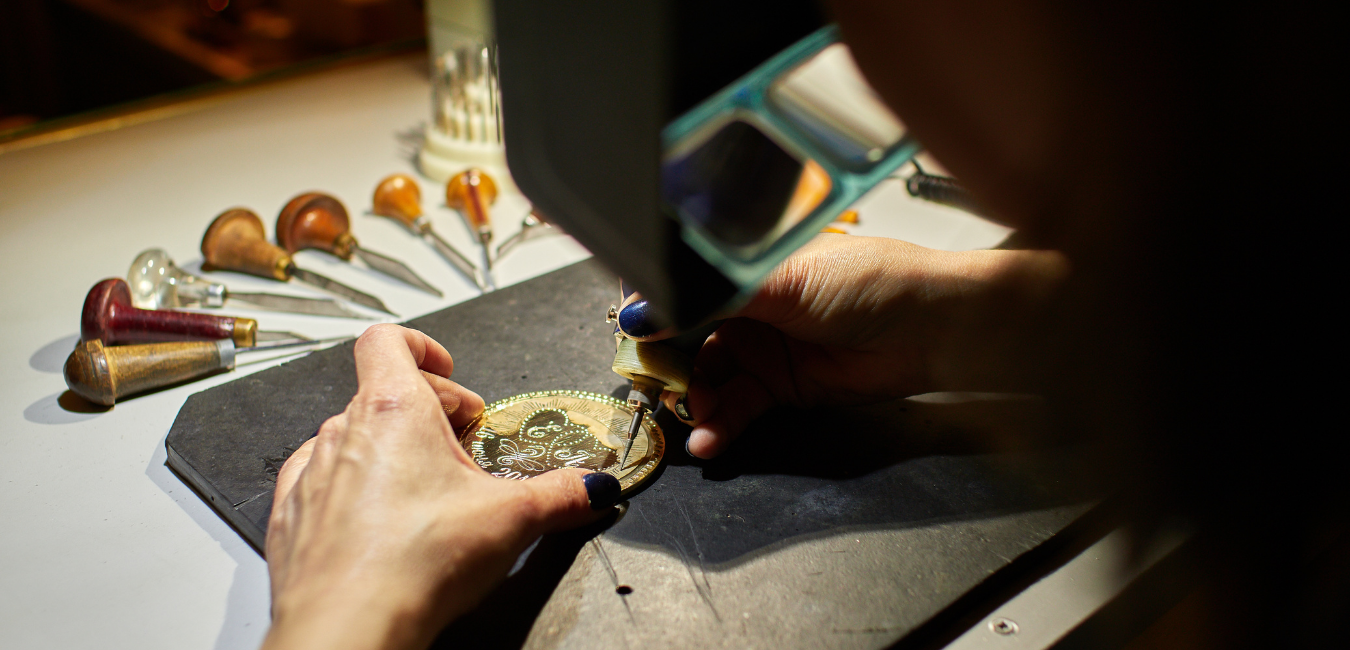 Advantages and disadvantages of Laser Engraving and Hand Engraving.