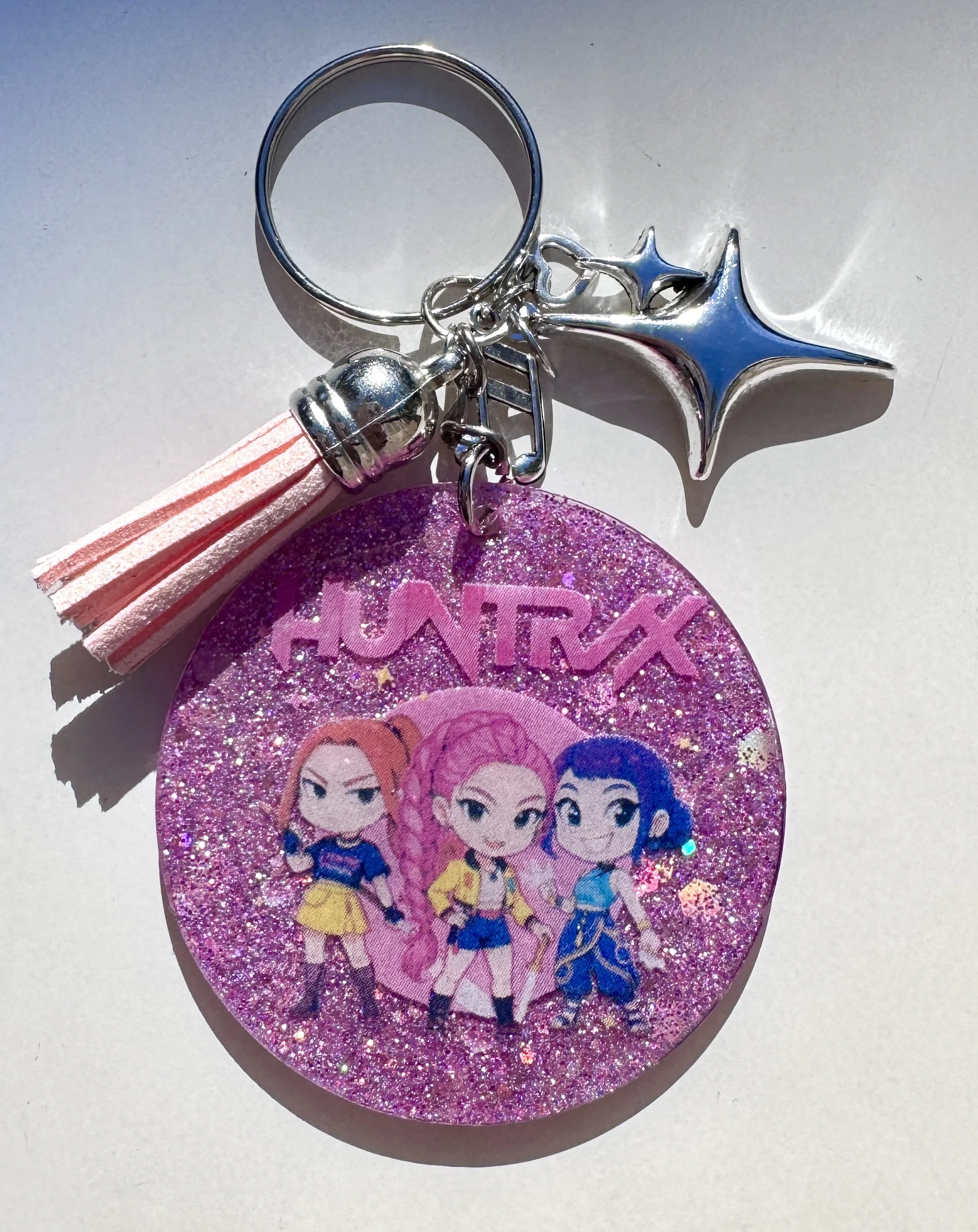 huntrix-kpop-demon-hunters-glitter-keychain.png