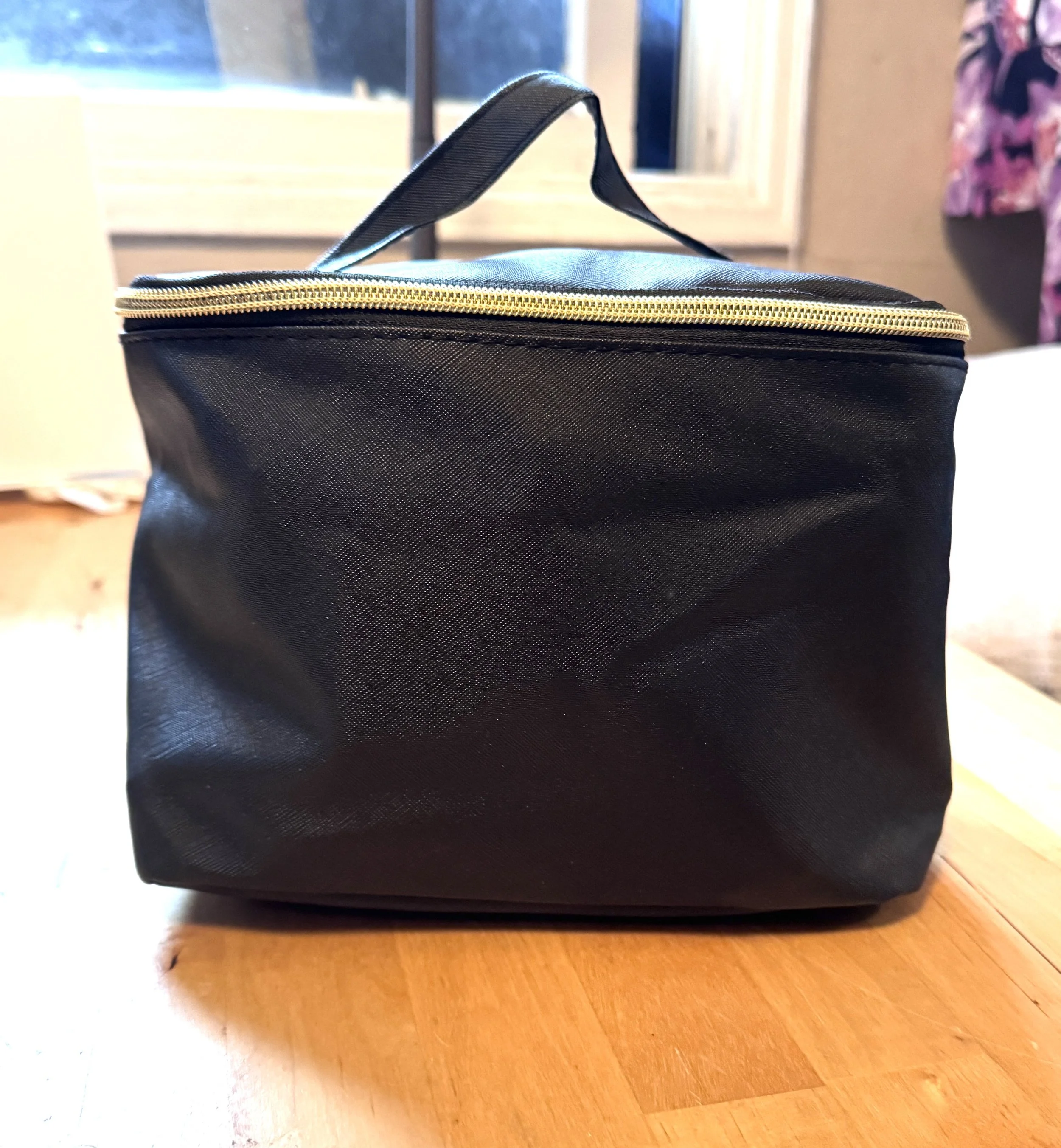 personalized-black-makeup-bag-bridesmaid.png