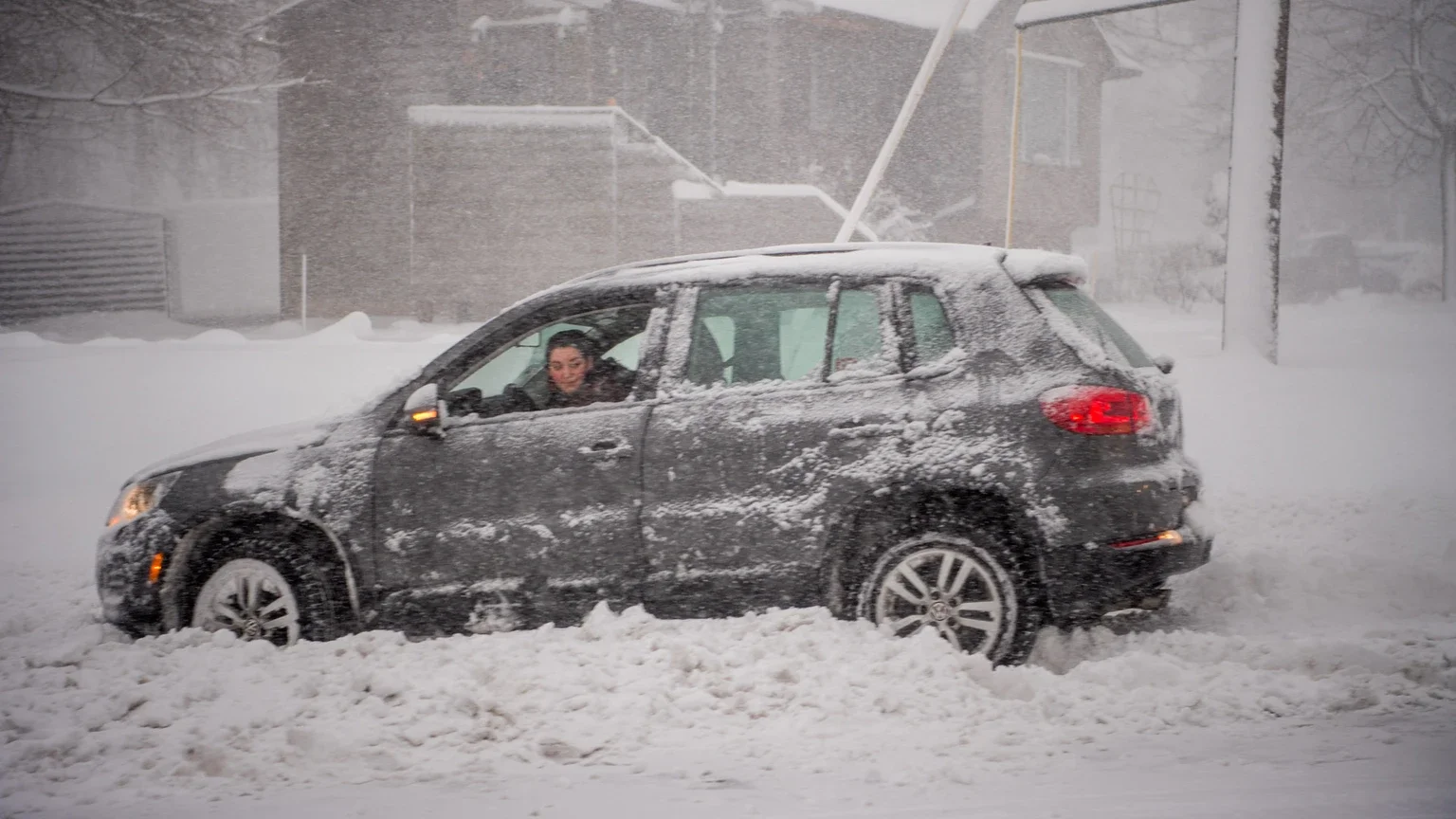 How to Drive Safely on Snow: A Practical Guide for Front-Wheel-Drive Vehicles