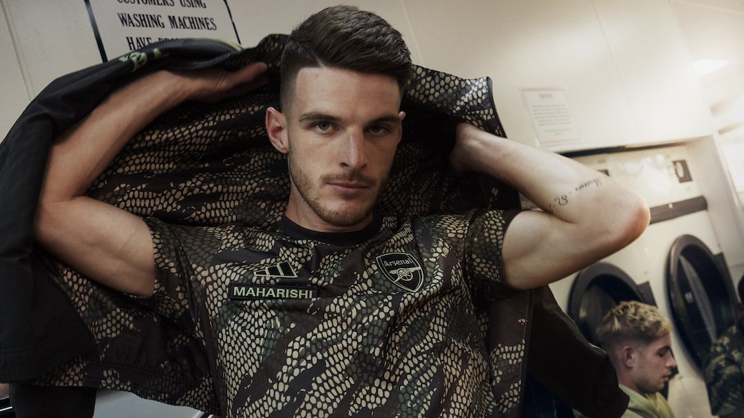 H23854_ARSENAL_FW23_MAHARISHI_RICE_SOLO_LAUNDRETTE_917_16x9.jpg