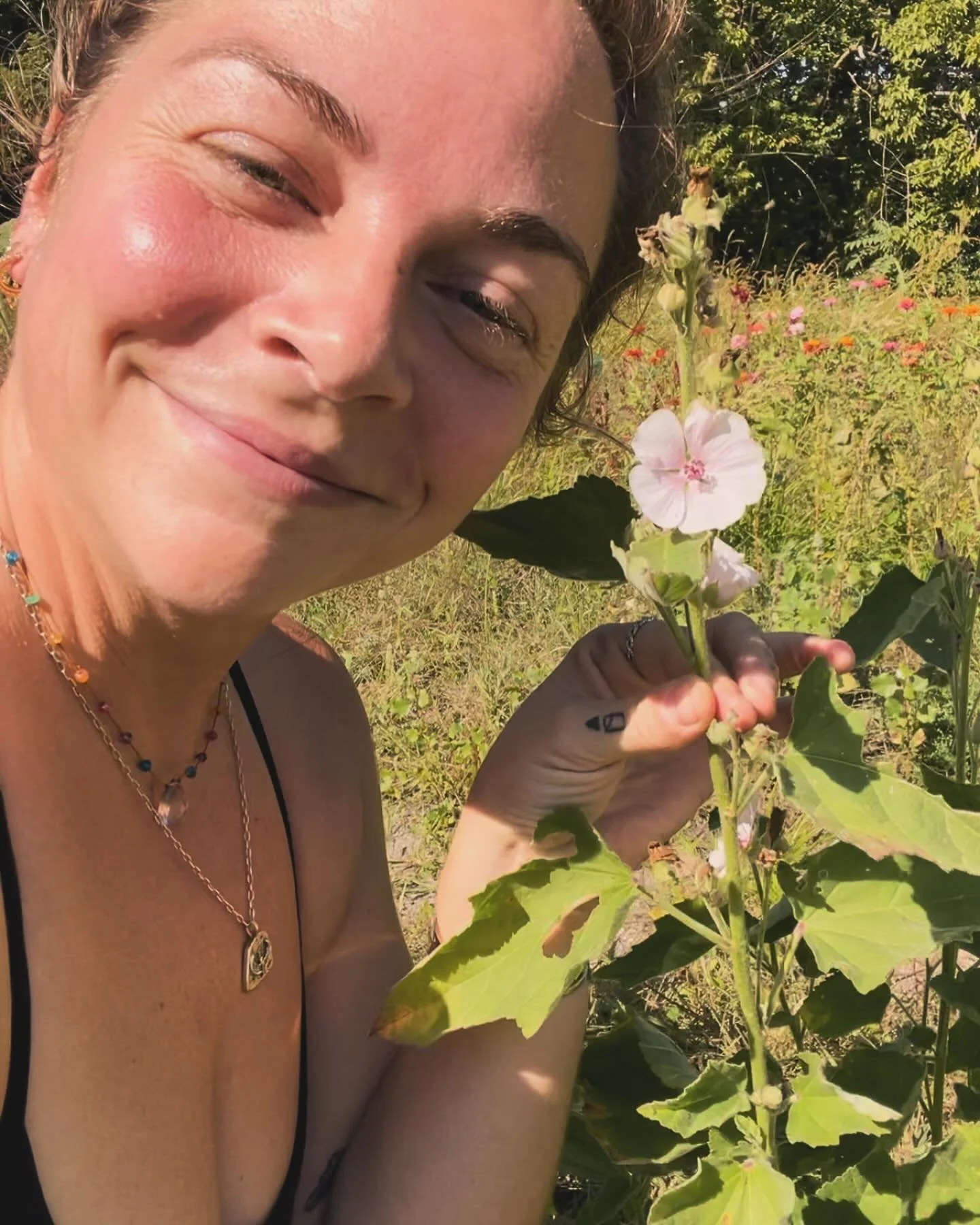 Come to my garden &amp; make a Flower Essence with me 🌸 PART 1