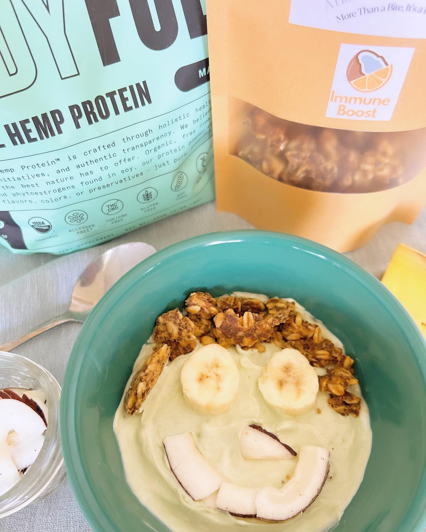 3 things I absolutely love: 

1. Hopester 
2. Pre and Probiotics 
3. Protein 

So of course I tried to combine all three in my granola bowl this morning( lol ya I tried to channel my inner da Vinci). This Matcha yogurt bowl is filled with pre and pro