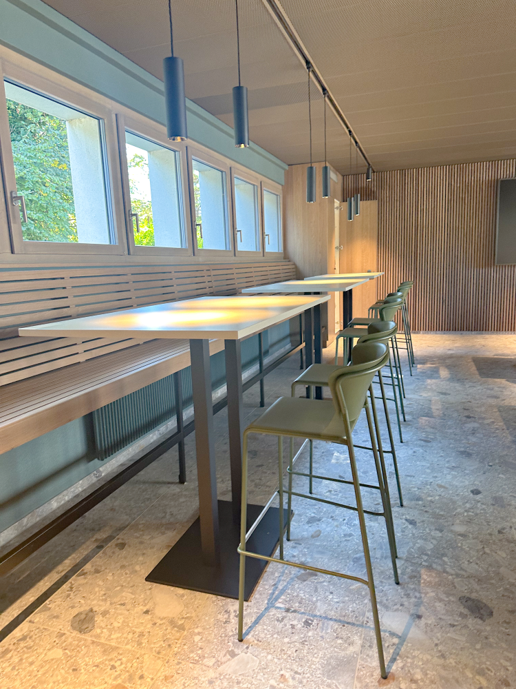 StuhlmitTisch_Referenz_BLS Schiffahrt in Thun_5.png