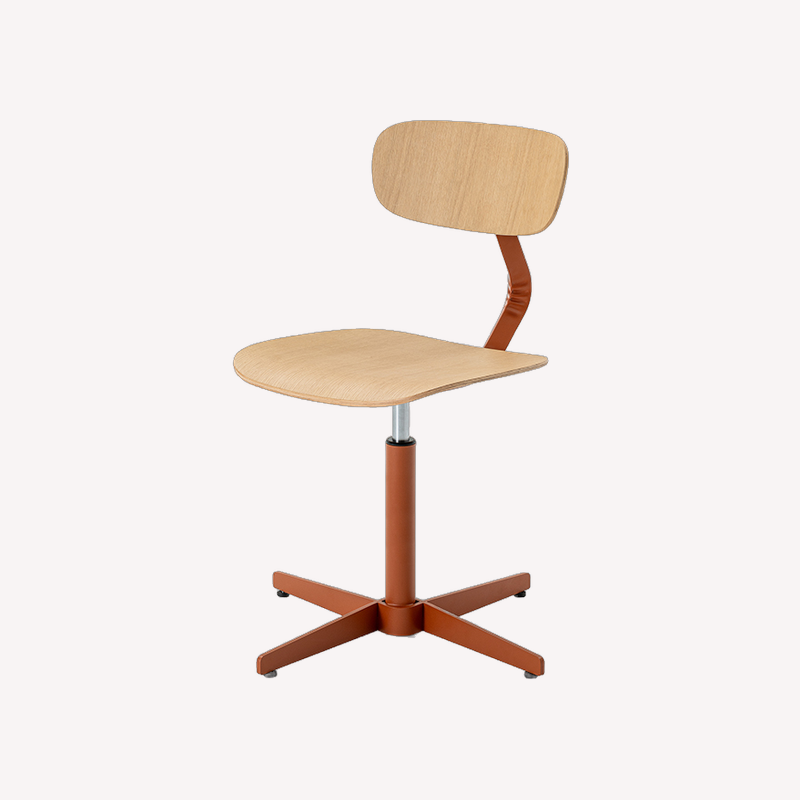 StuhlmitTisch_Indoor-Stuhl_Buerostuhl_Typo_Terracotta_Eiche.png
