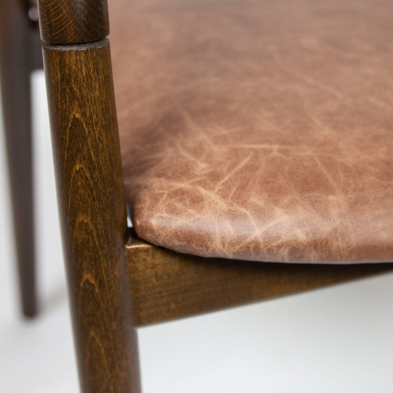 StuhlmitTisch_Indoor-Stuhl_Holzstuhl_Radius_Detail.png