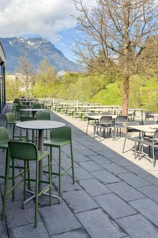StuhlmitTisch_Referenz_Tierpark_Goldau_Restaurant Grüne Gans (2).jpg