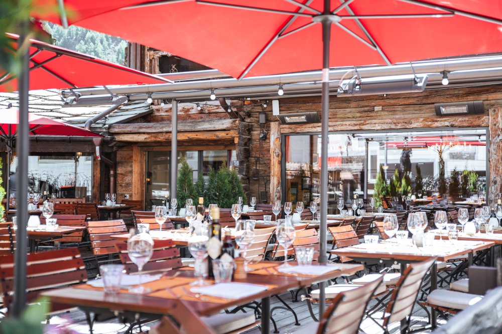 Santa_Lucia_Zermatt_Terrasse.jpg