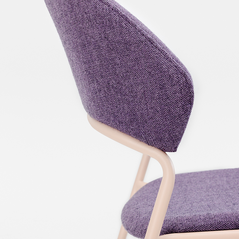 StuhlmitTisch_Indoor-Stuhl_Polsterstuhl_Aera_Violett_Detail.png