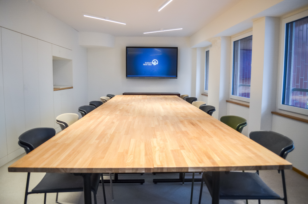 Referenz_Pfarrer-Sieber_Stuhl mit Tisch GmbH (2).png