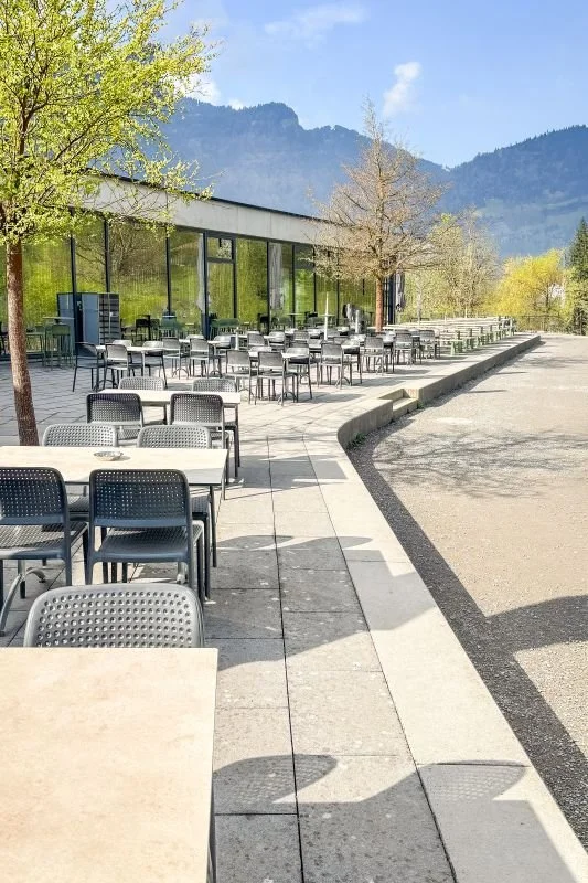 StuhlmitTisch_Referenz_Tierpark_Goldau_Restaurant Grüne Gans (5).jpg