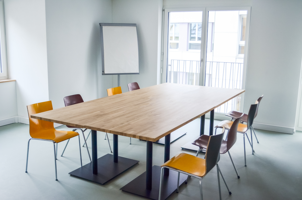 Referenz_Pfarrer-Sieber_Stuhl mit Tisch GmbH (5).png