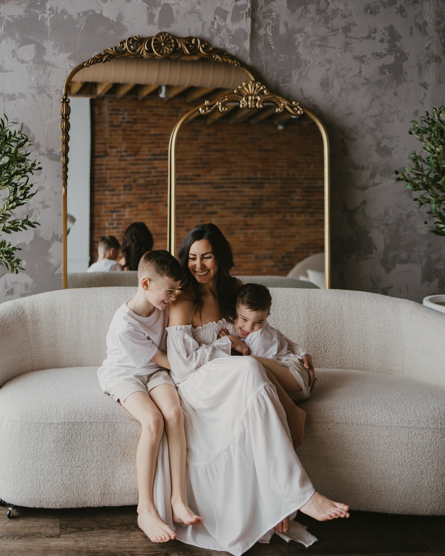 Happy Mother&rsquo;s Day ❤️🌸

One of the most meaningful parts of owning The Haverhill Studio &mdash; and growing my photography business @kellygiordanophotography &mdash; is witnessing the incredible creative energy that fills this space. 

From ph
