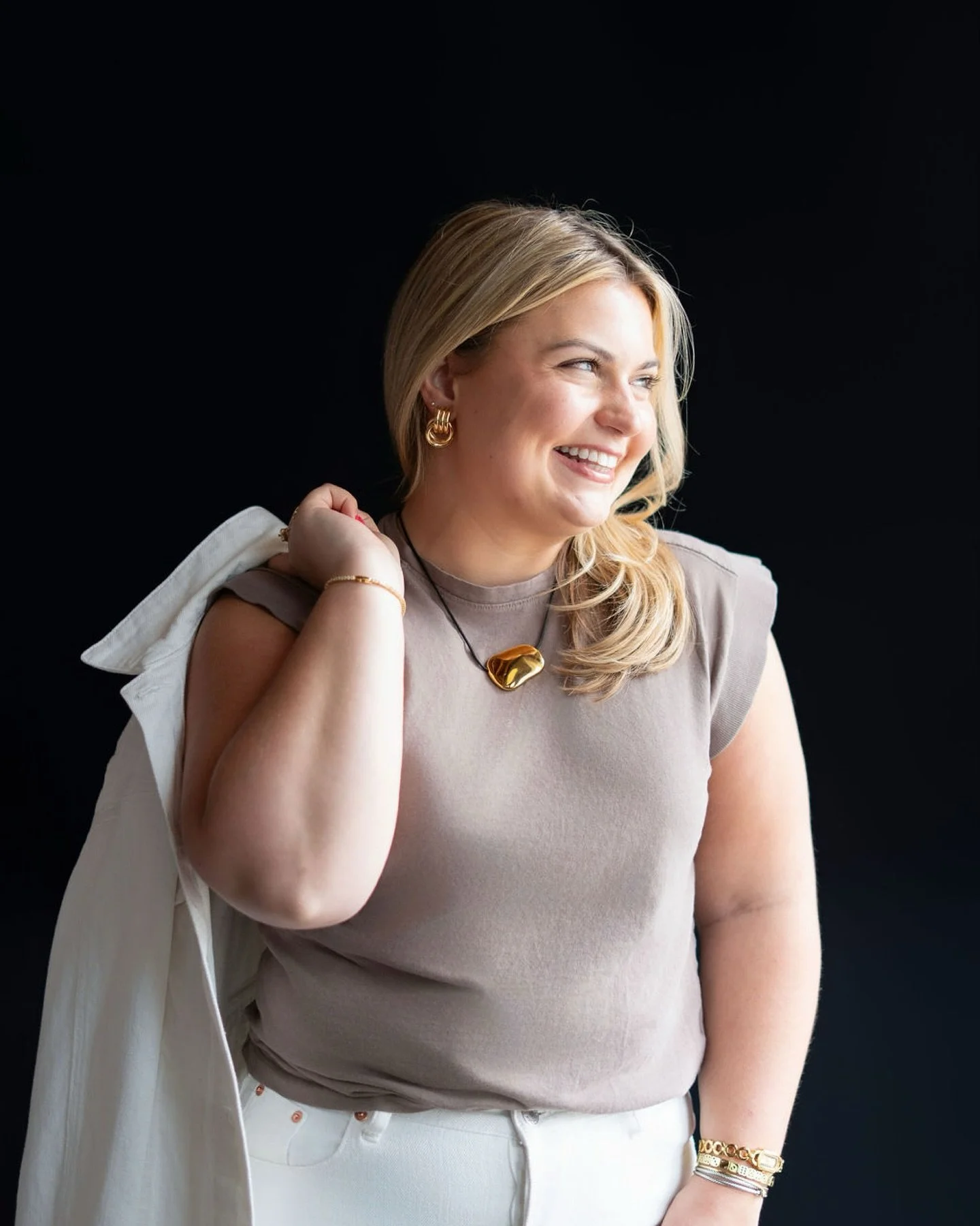 Authenticity translates everywhere &mdash; in family portraits and in business storytelling.

This is Hannah, the founder of @thehannaheditorial, showing up exactly as she is: human, magnetic, unforgettable. Her mission is to help people feel authent
