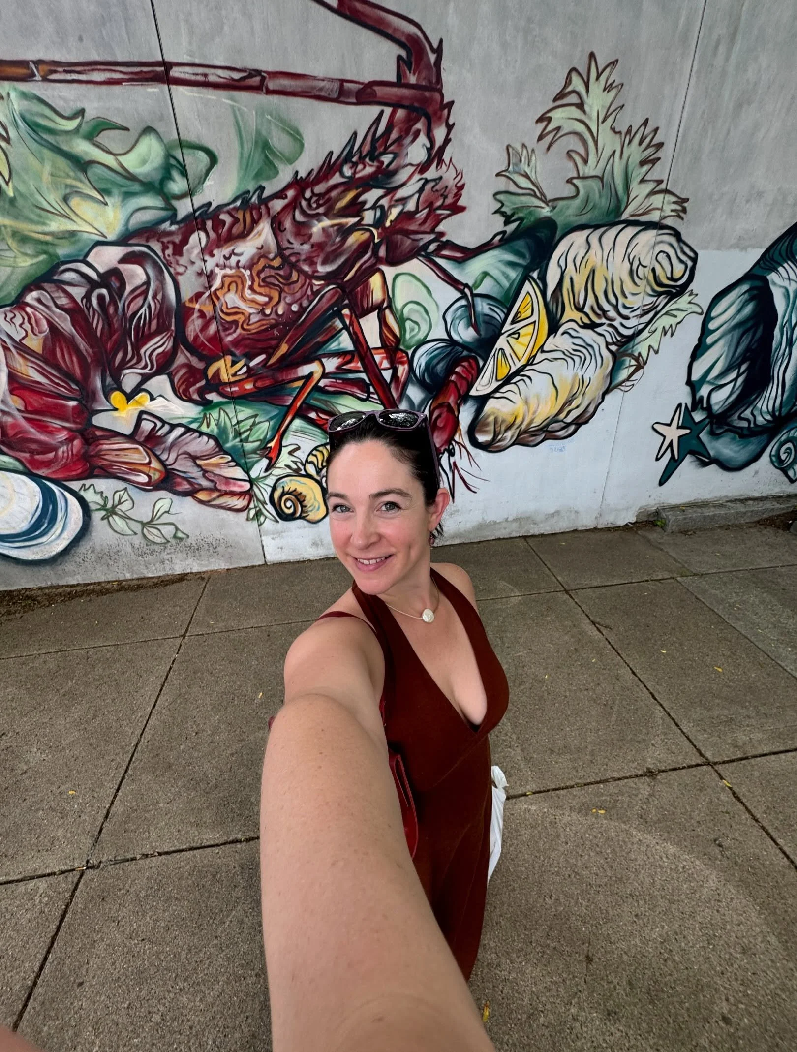 oh how I love these long summer days ☀️

weekend recap:
1. felt pretty
2. beach day 🏖️
3. setup at my new studio 
4. golden hour 
5. fireworks! 
6. flag day! 🇺🇸
7. a morning stroll through the arboretum 
8. finding a patch of wild strawberries 🍓 