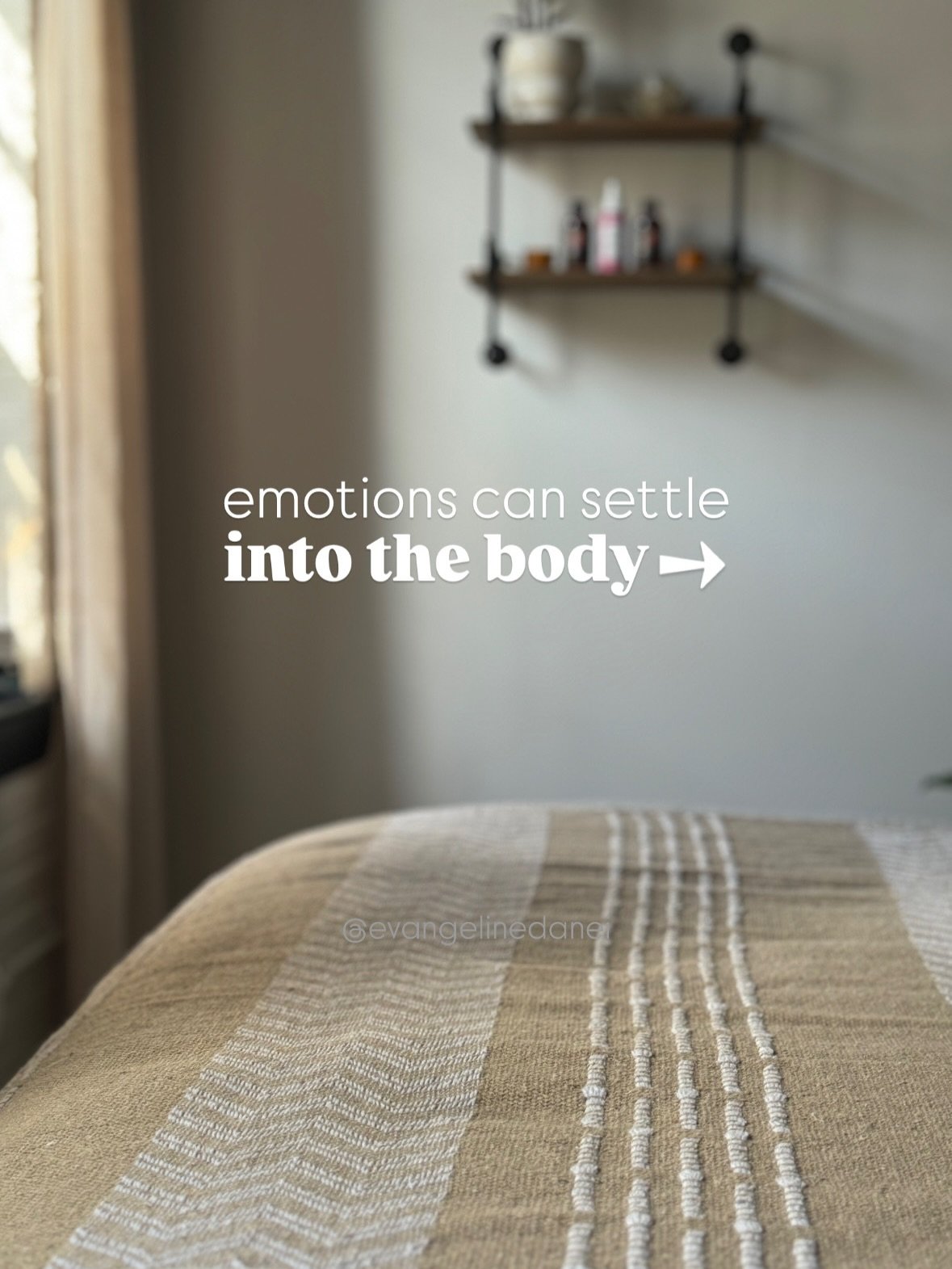 emotions can settle into physical pain in the body. 

with Reiki, we&rsquo;re able to understand (and access) the emotions, thoughts, &amp; deeply buried layers of the psyche so the body can finally begin to heal ✨

book a Somatic Reiki Session with 