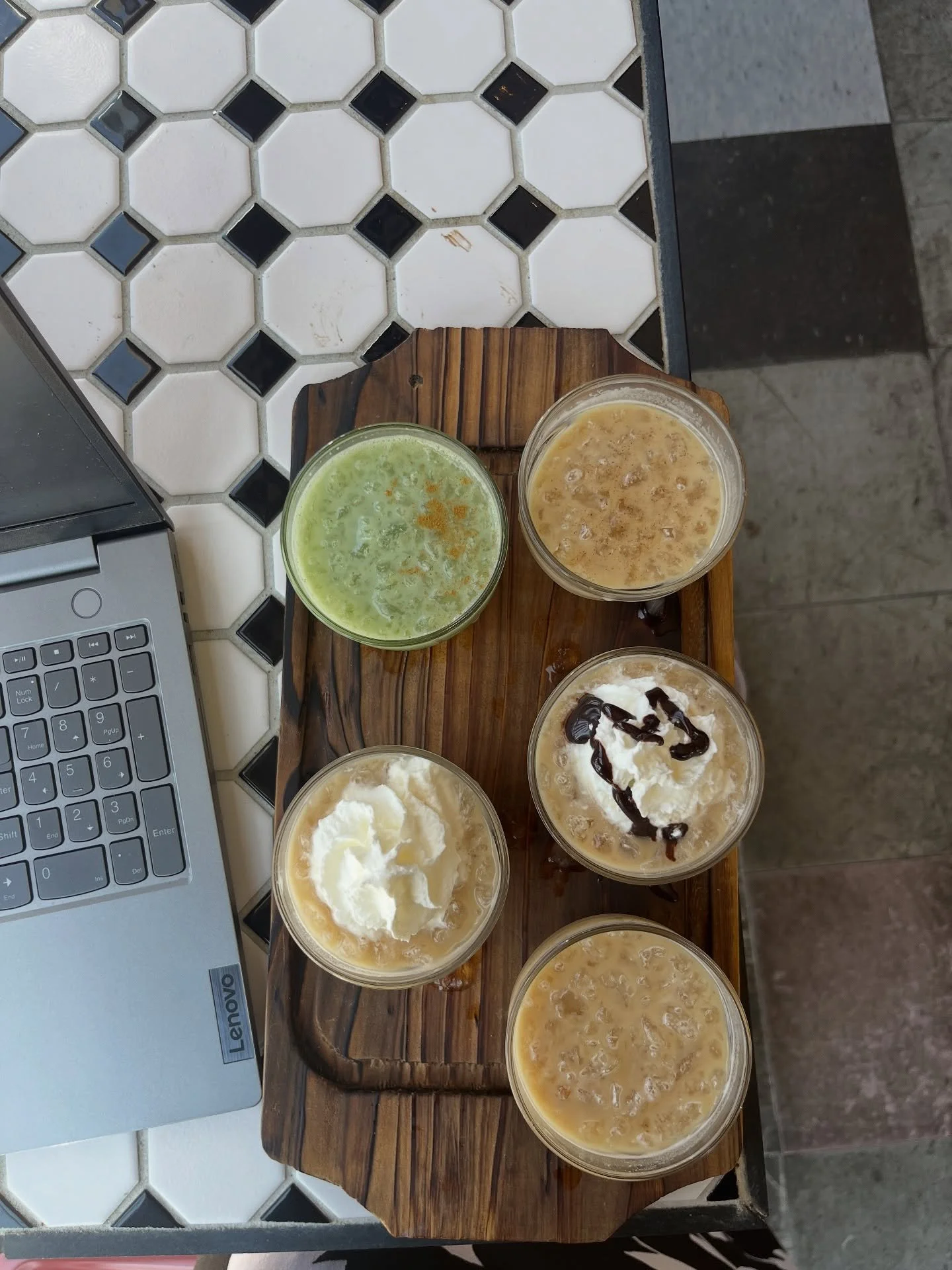 Stopped by @verona.coffee.co to try the Gilmore Girls flight while I did some work. Everything was sooooo yummy. What a perfect fall treat 🍂🍁☕️
I watch Gilmore Girls every year during fall, so I had to try this. My favorites were the Rory and the