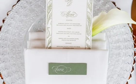 Every element of Tara &amp; Drew&rsquo;s wedding at @ashridgehouse was a love letter to timeless romance, and the on-the-day stationery was no exception.

Menus were adorned with a delicately illustrated calla lily border (the same blooms used throug