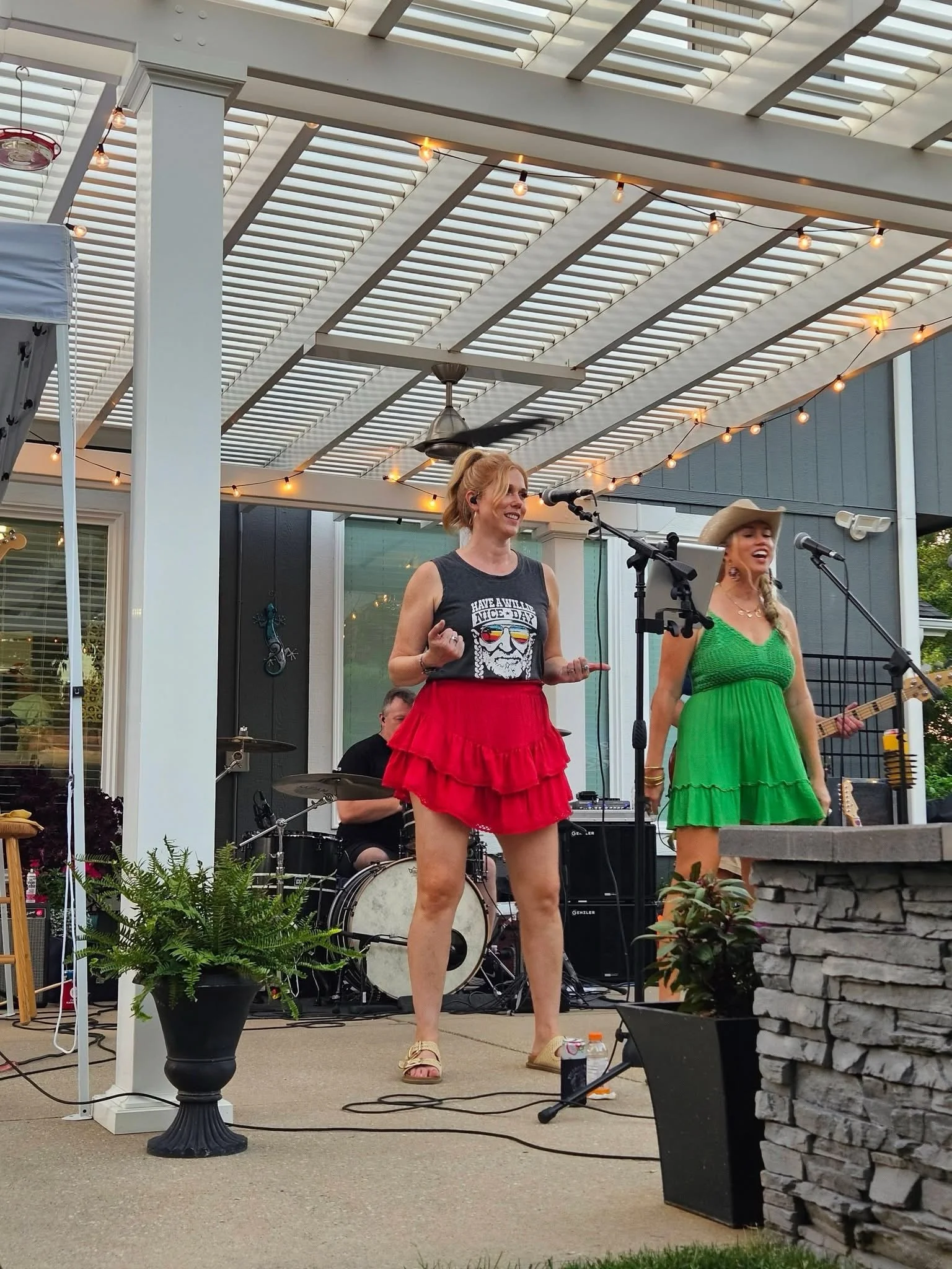 Another multi-neighbor Backyard Bash in the books! 🎵

Big thanks to @landrushband for bringing the party. And thanks to everyone who braved the heat and came out!