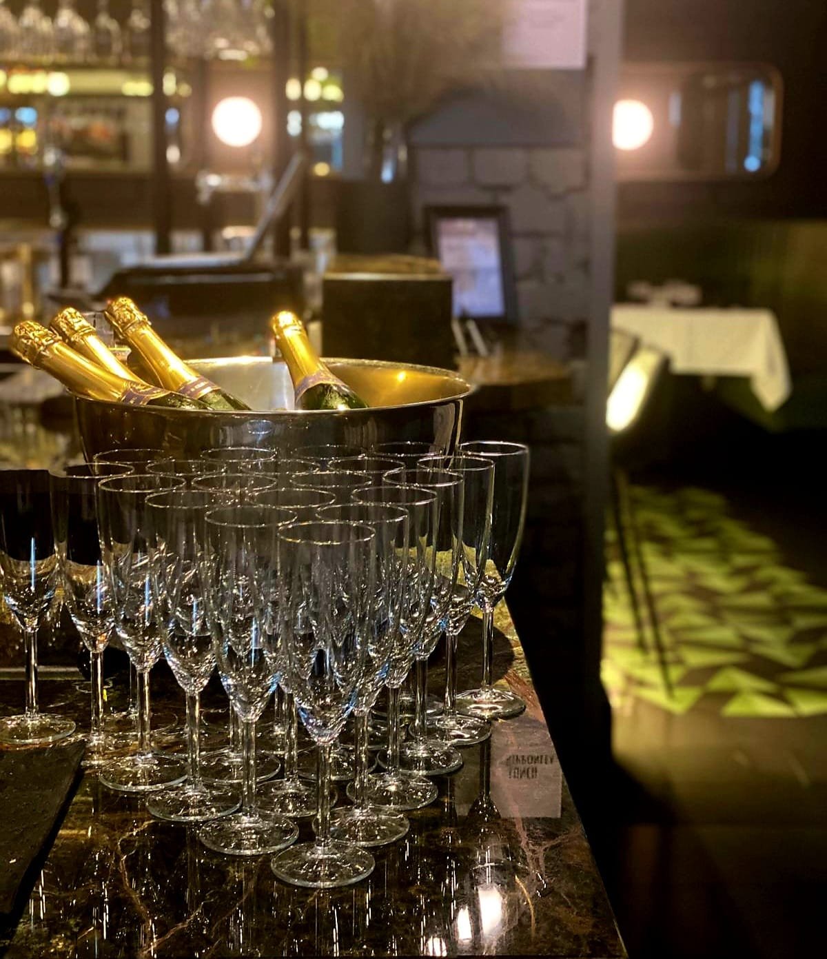 FREE FLOWING FRENCH BUBBLES

Enjoy 2 hours of free flowing French Bubbles every Friday &amp; Saturday at lunchtime for $35pp.
.
.
.
#champagne #bubbles #specialoffer #lunch #Melbourneeats #melbourne #rippfoodwine