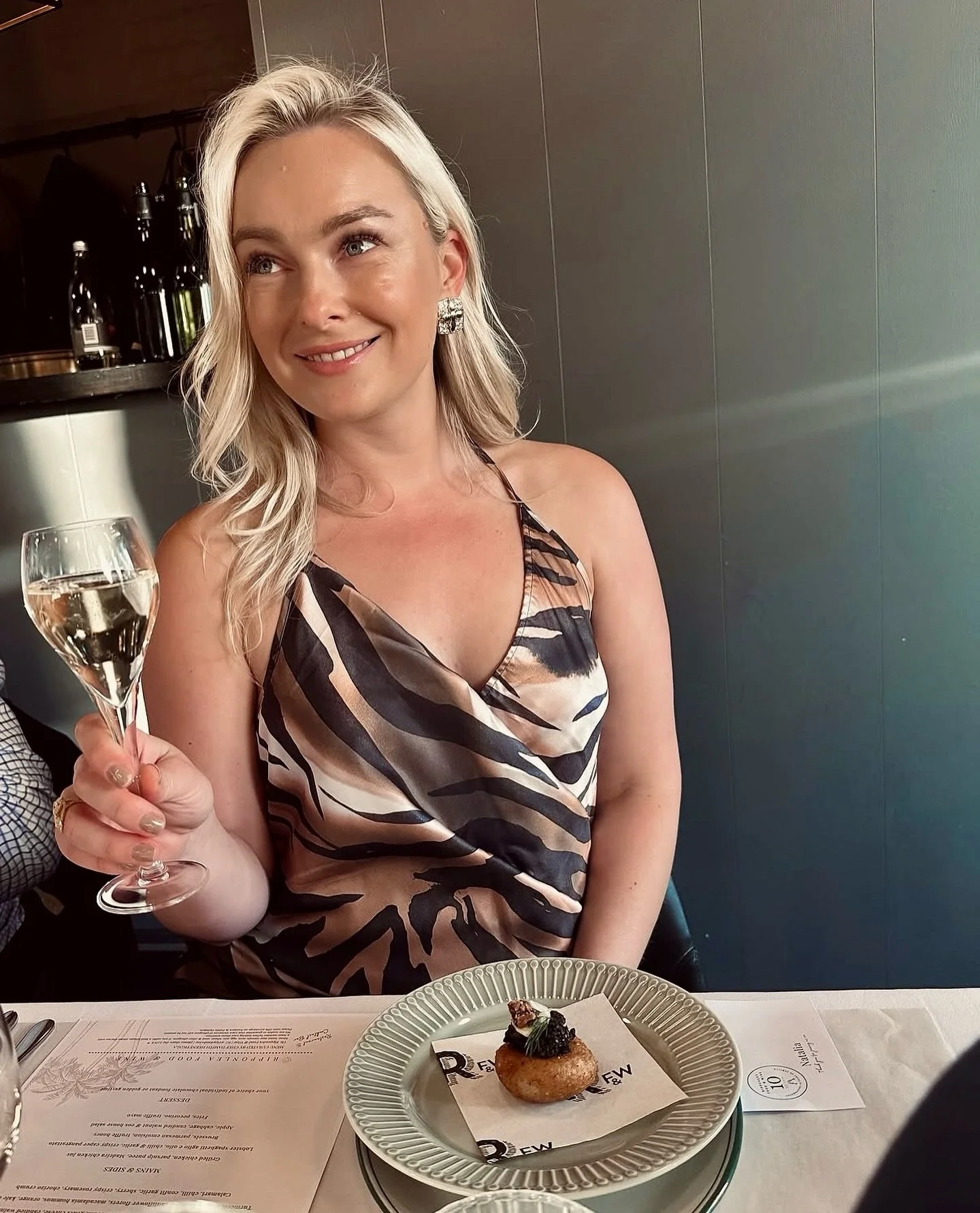 CHAMPAGNE 🥂
+ potato rosti canap&eacute;s, a total match made in heaven 💫
@natkalinowski 😘😘