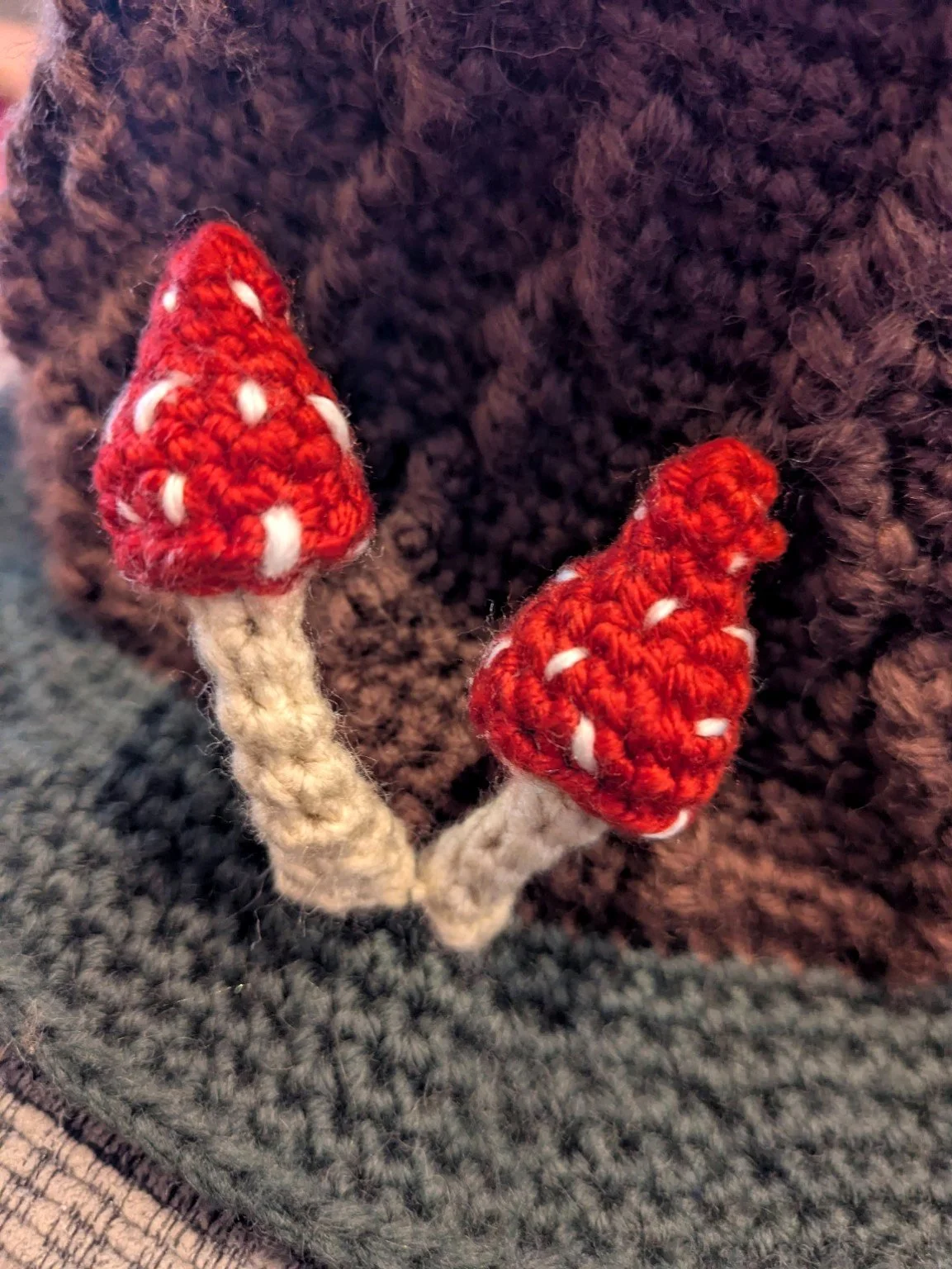 crochet-toadstool-stump-hat-mushroom-detail.jpg