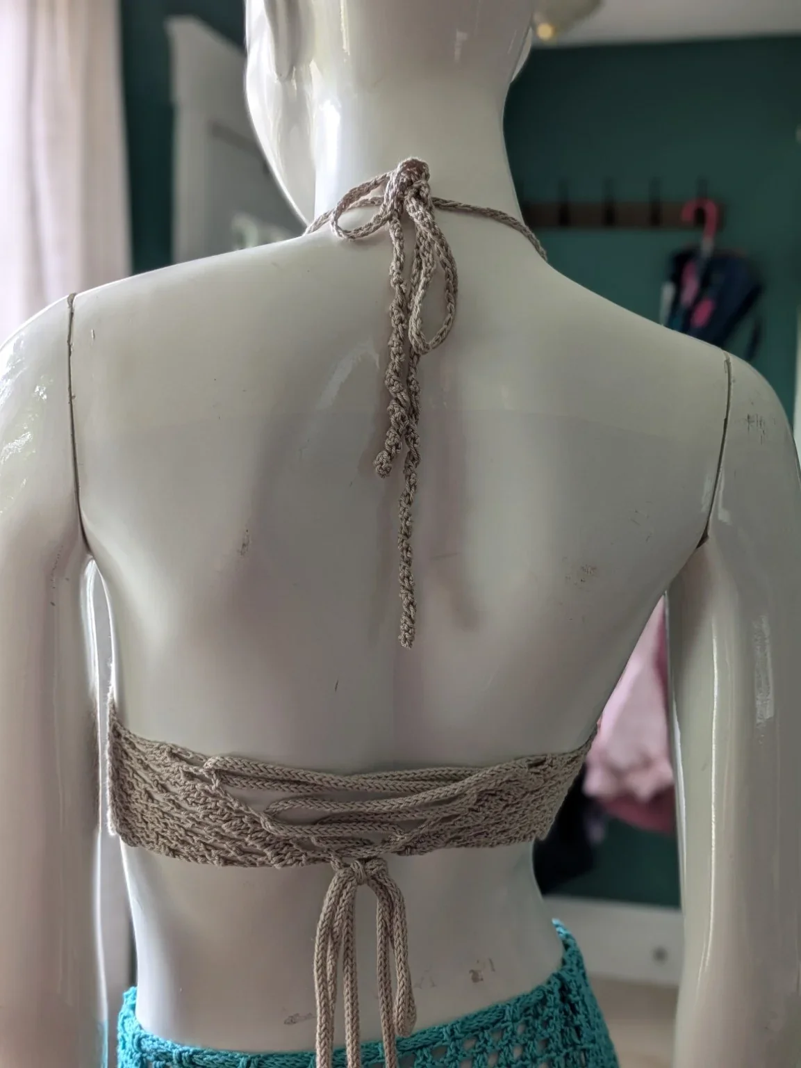 crochet-halter-top-back-tie.webp