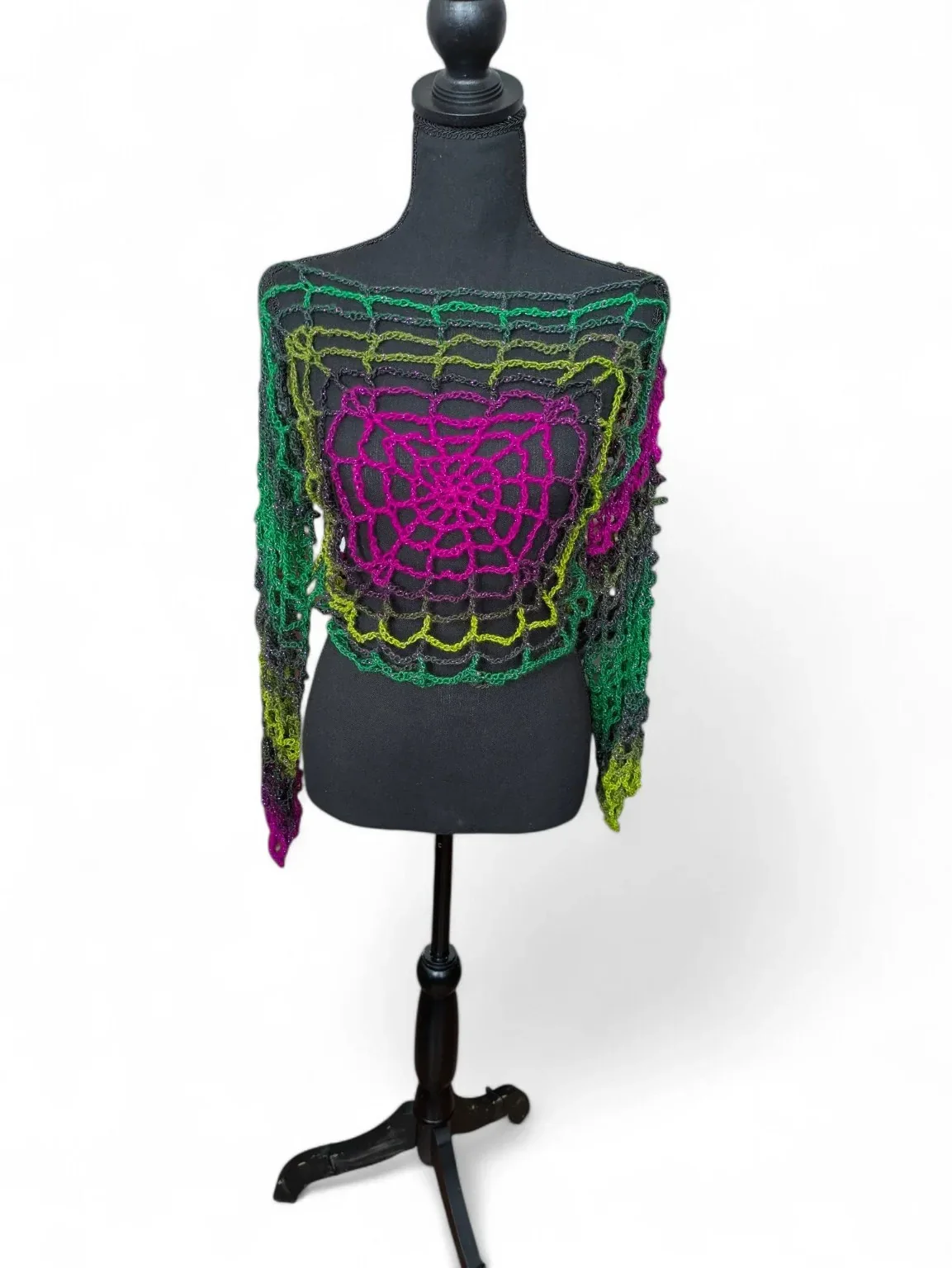 spider-web-sweater-front-hooked-upstate-2.webp