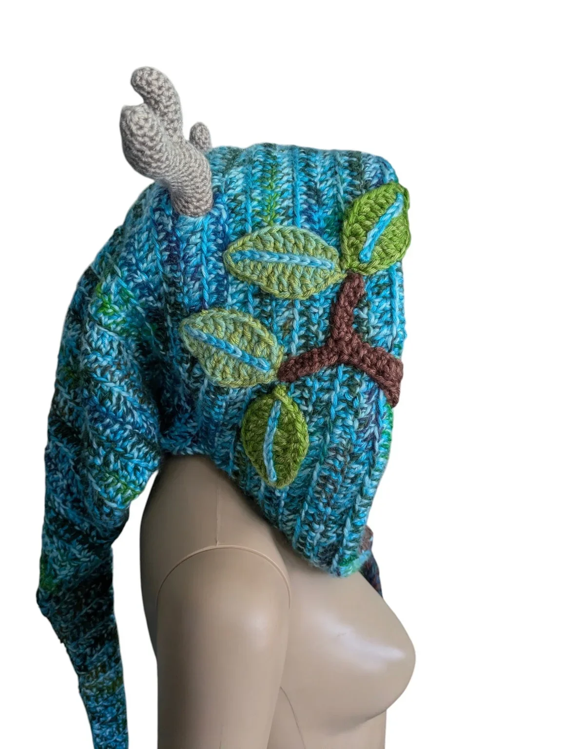 woodland-antler-hood-detail-hooked-upstate.webp