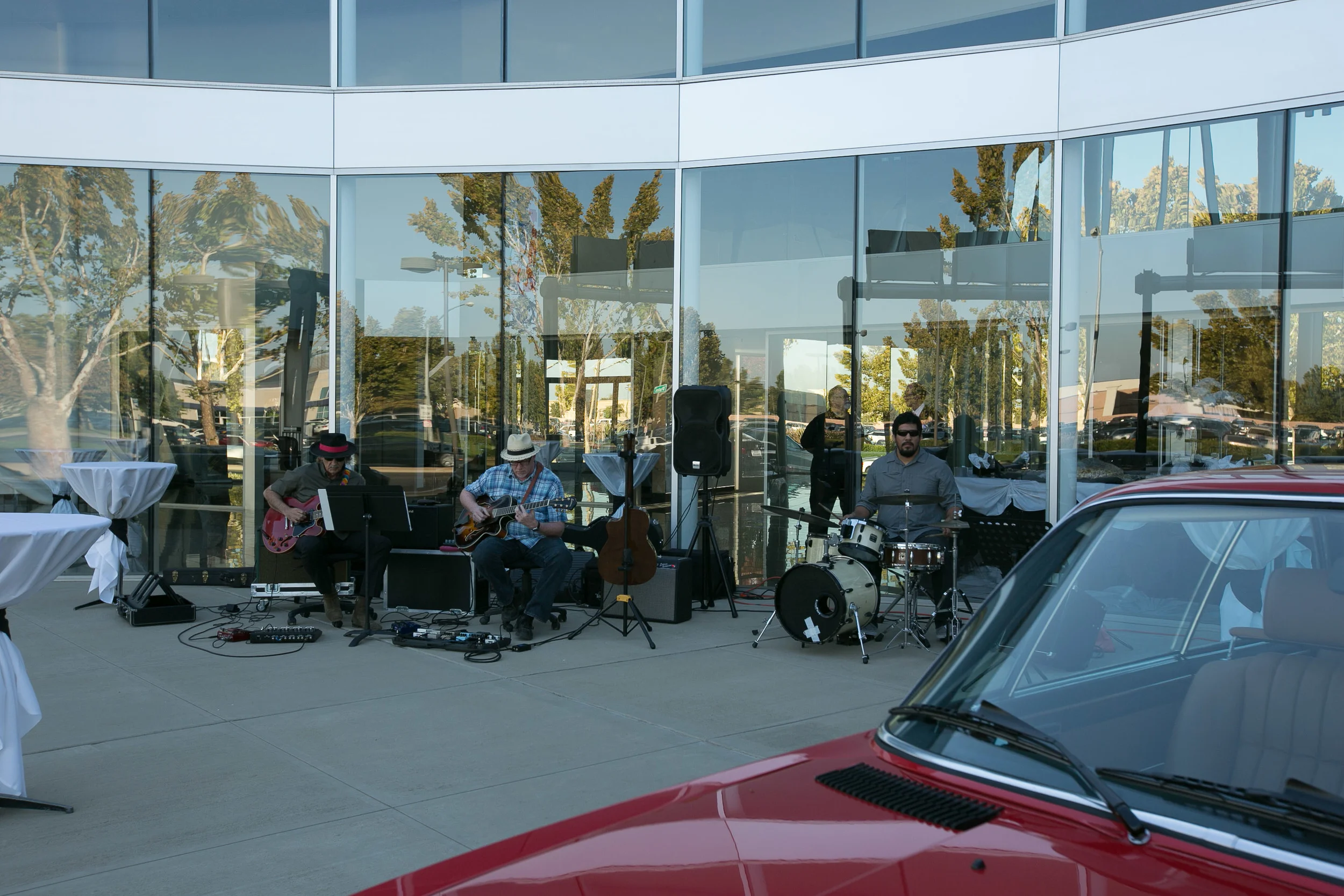BMW Fresno Decor 9276.jpg