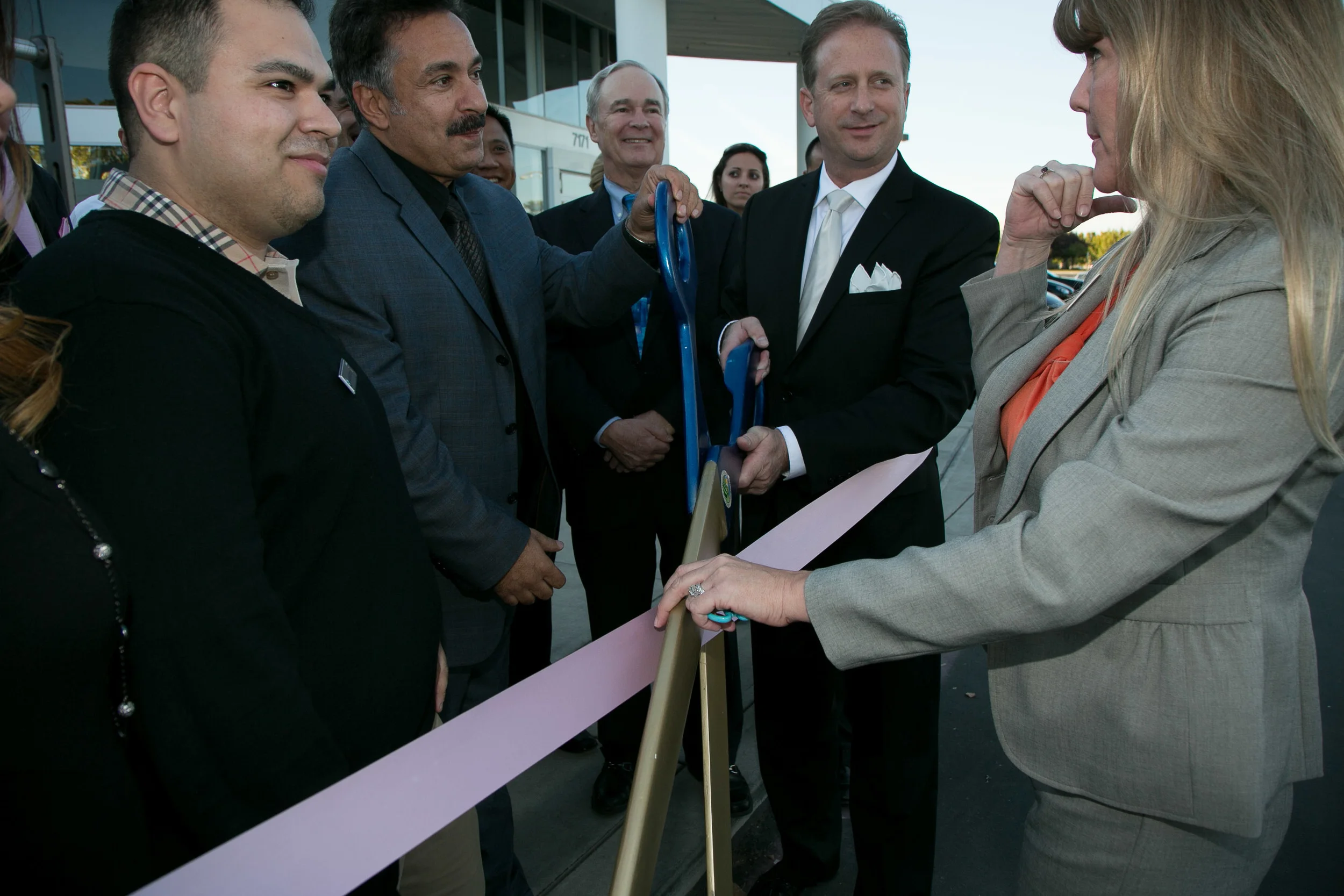 BMW Fresno Ribbon Cutting 9314.jpg