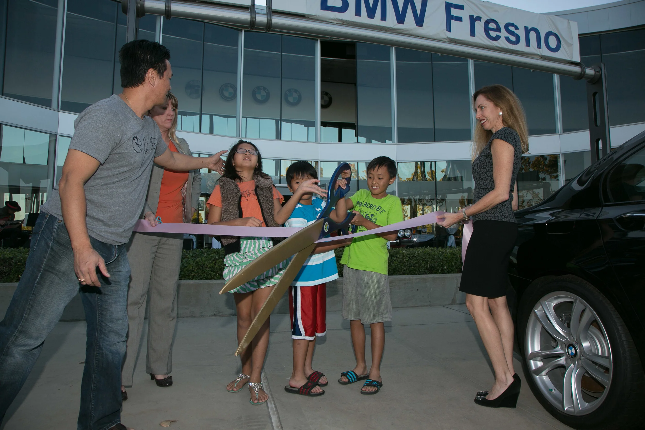 BMW Fresno Ribbon Cutting 9326.jpg
