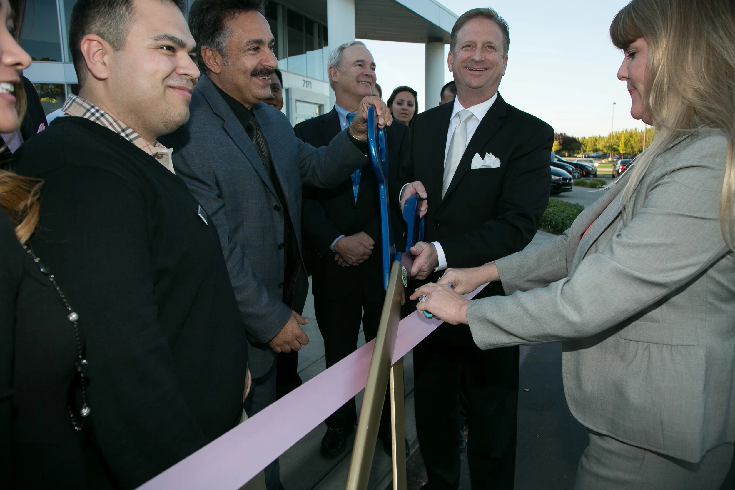 BMW Fresno Ribbon Cutting 9315.jpg