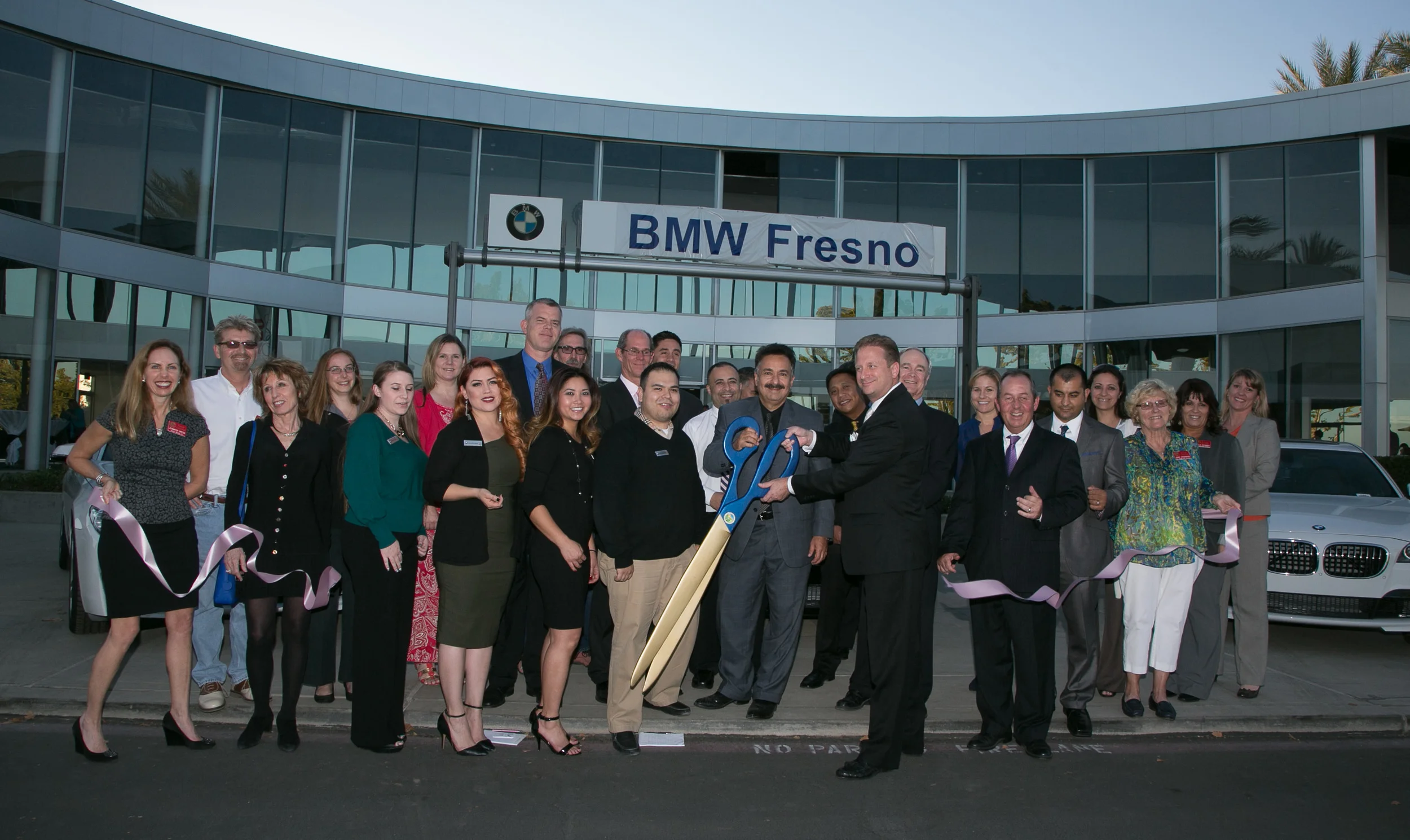 BMW Fresno Ribbon Cutting 9319.jpg
