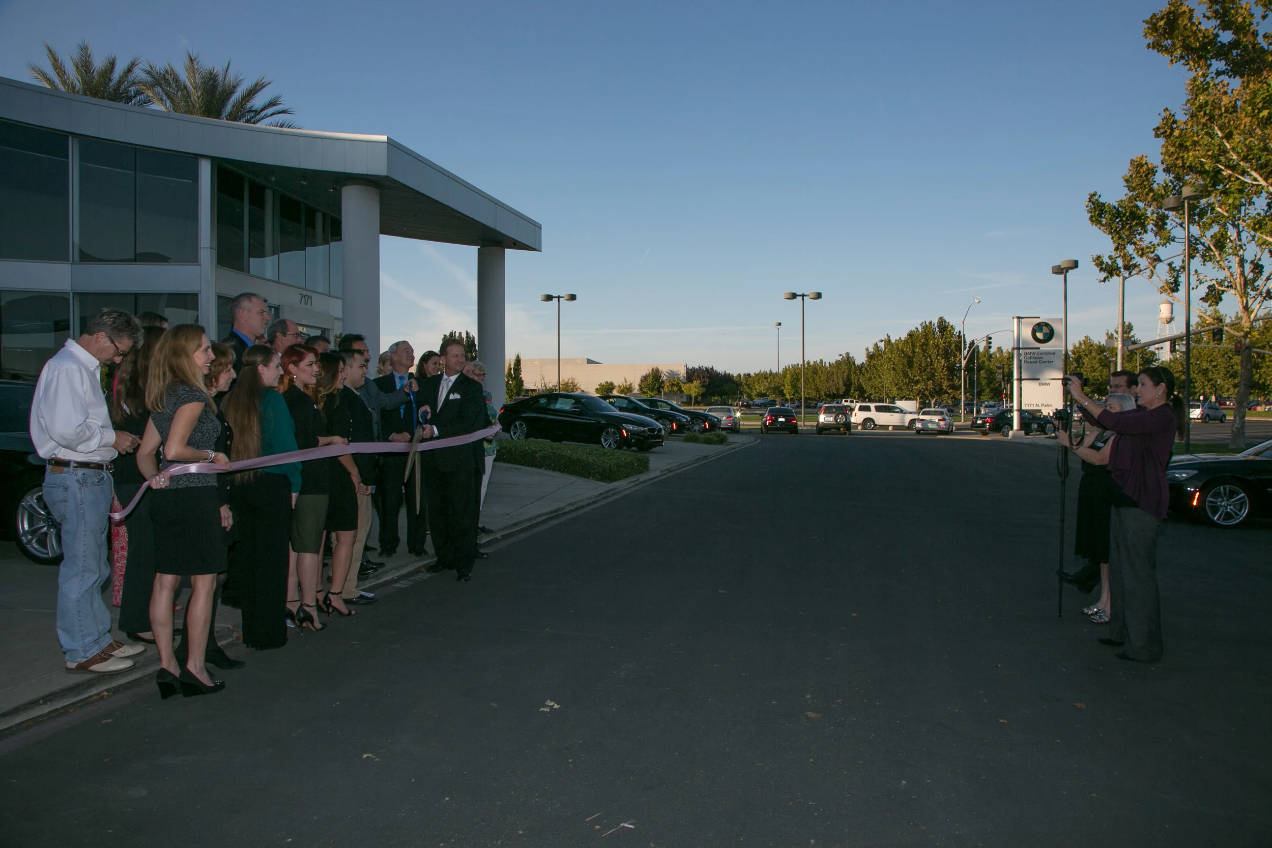 BMW Fresno Ribbon Cutting 9316.jpg
