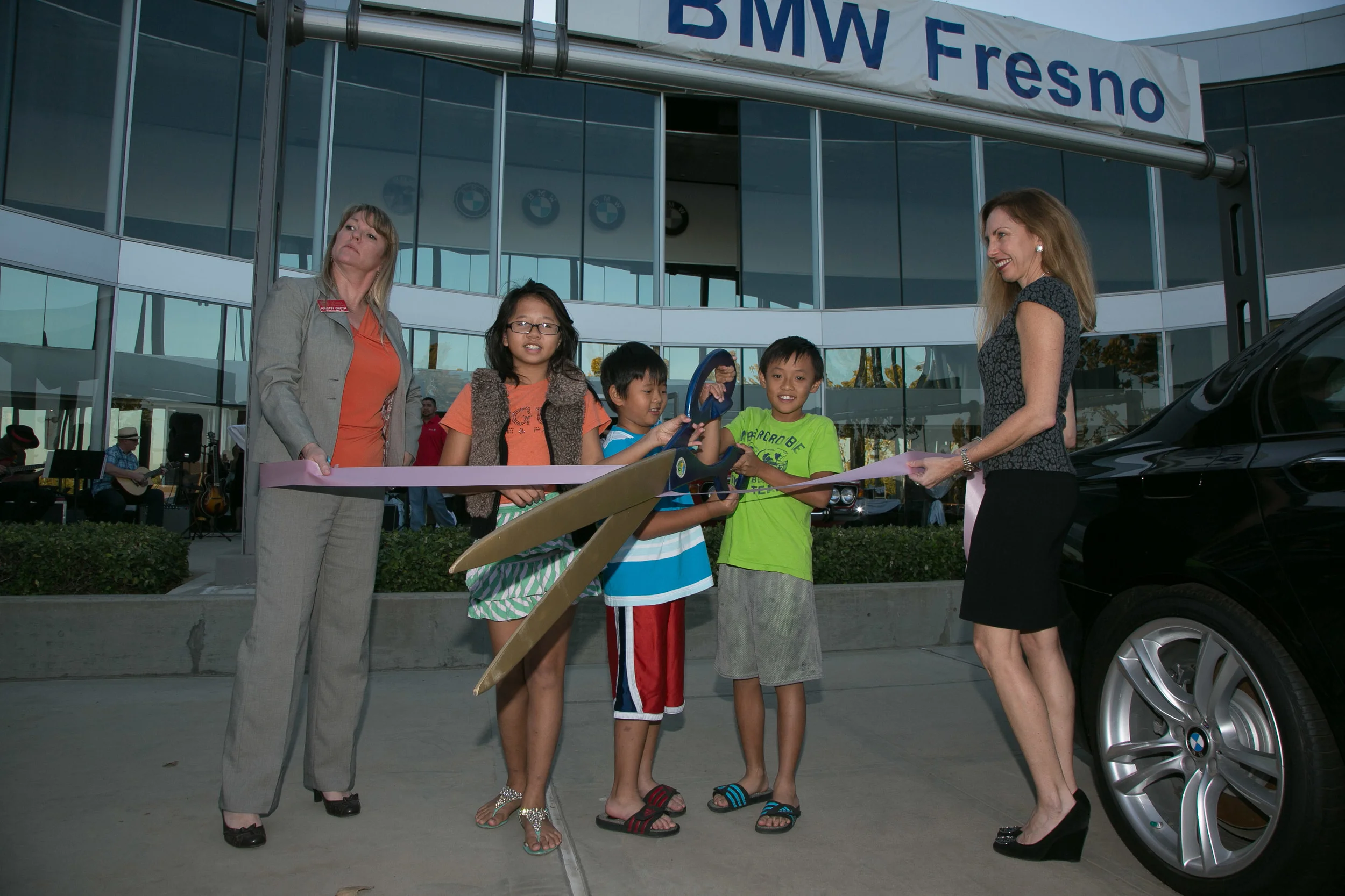 BMW Fresno Ribbon Cutting 9328.jpg