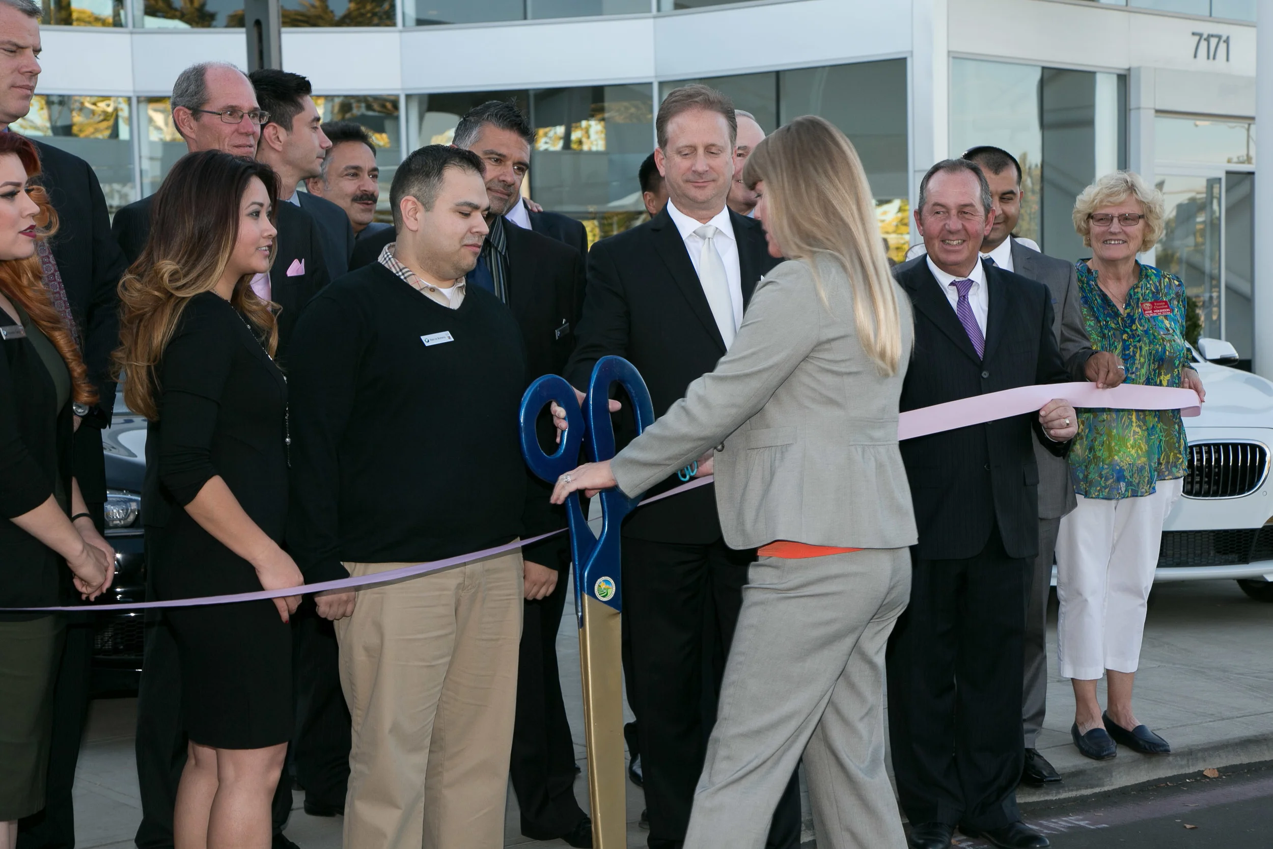 BMW Fresno Ribbon Cutting 9313.jpg