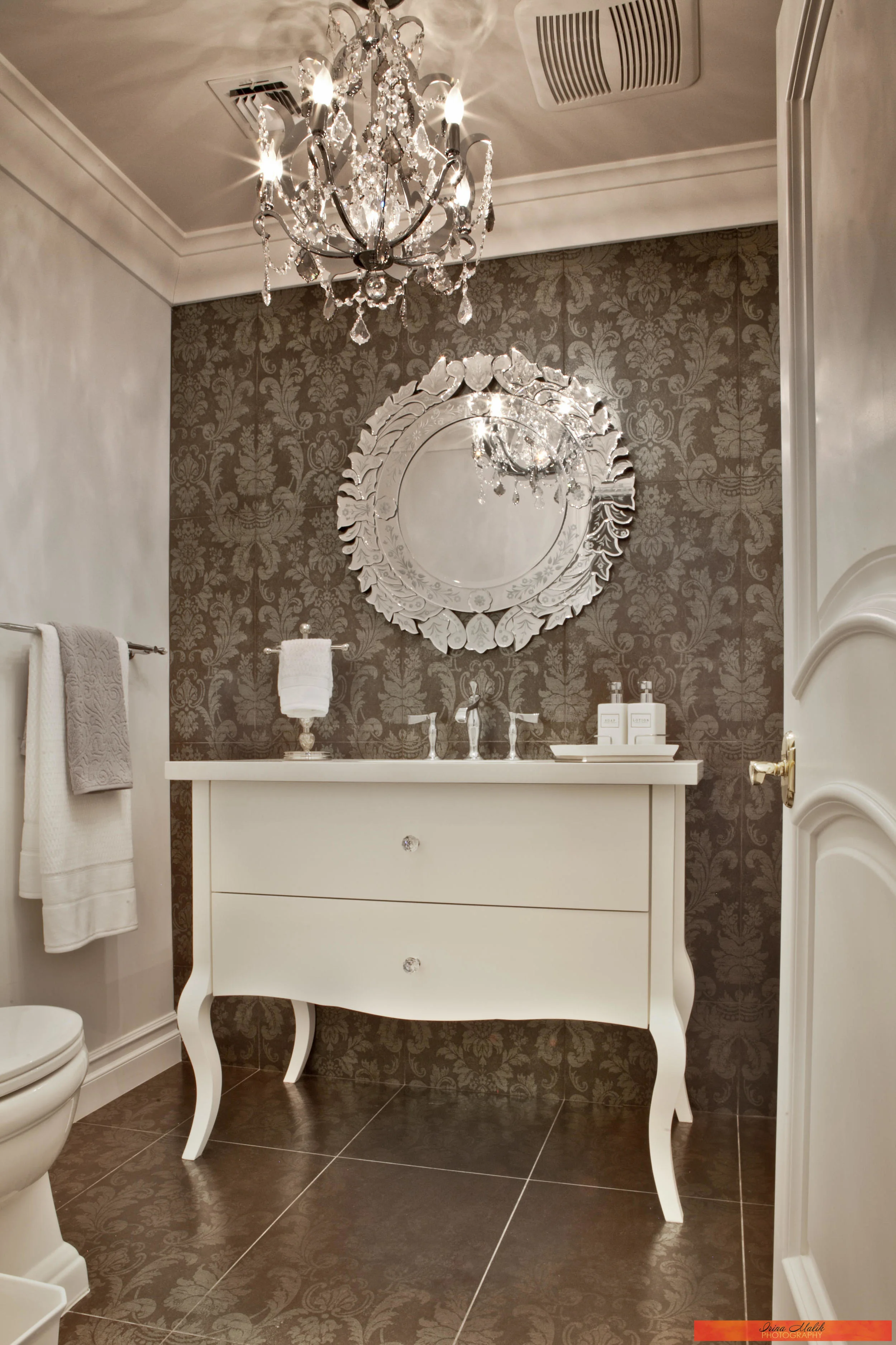 LUX DIY: 5 Steps to Transform a Living Room in Hollywood Style